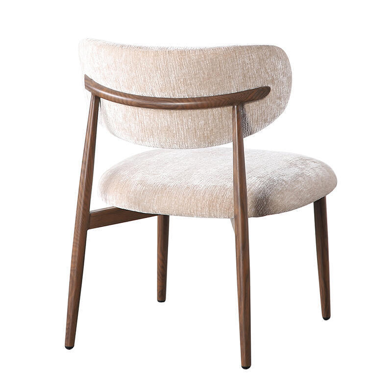 Beige JAPANDI fauteuil met een donkere houten basis