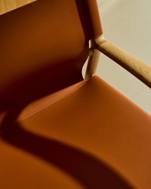 Stoel JAN lichtbruin gerecycled leer met essenhout