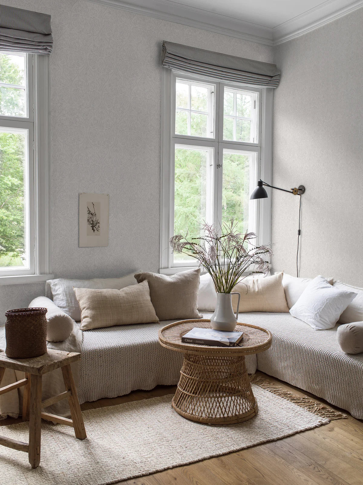 Vliesbehang met medaillons HIDDEN MEDALLION grijsbeige