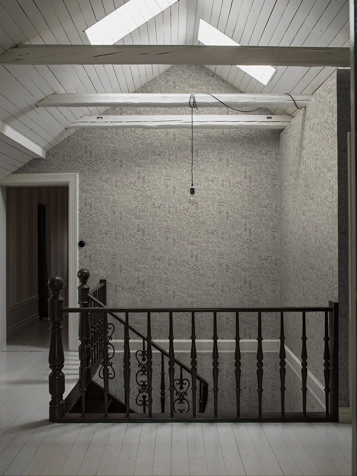 Vlies-Tapete mit orientalischem Motiv ORIENTAL GARDEN beige mit braunem