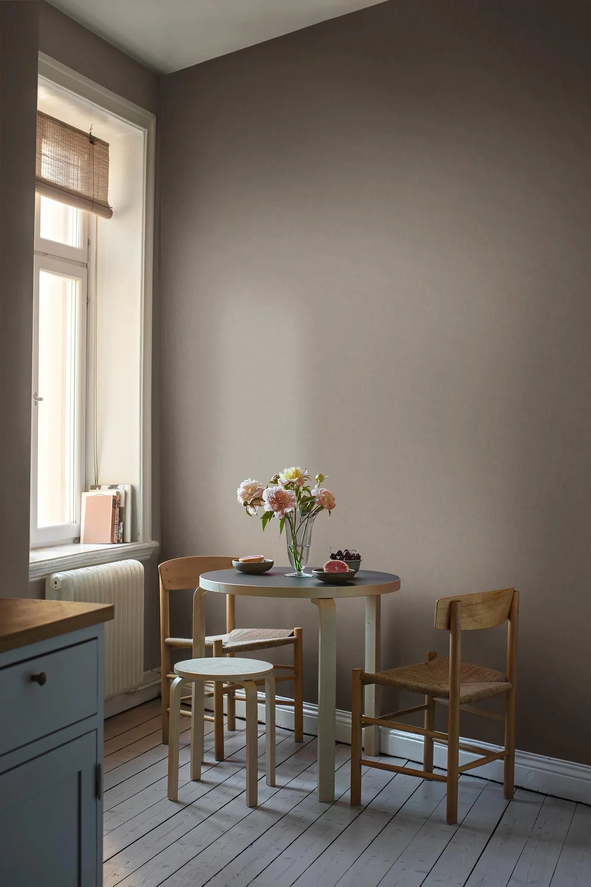 Structural wallpaper imitating linen - MUSCOT LINEN light brown