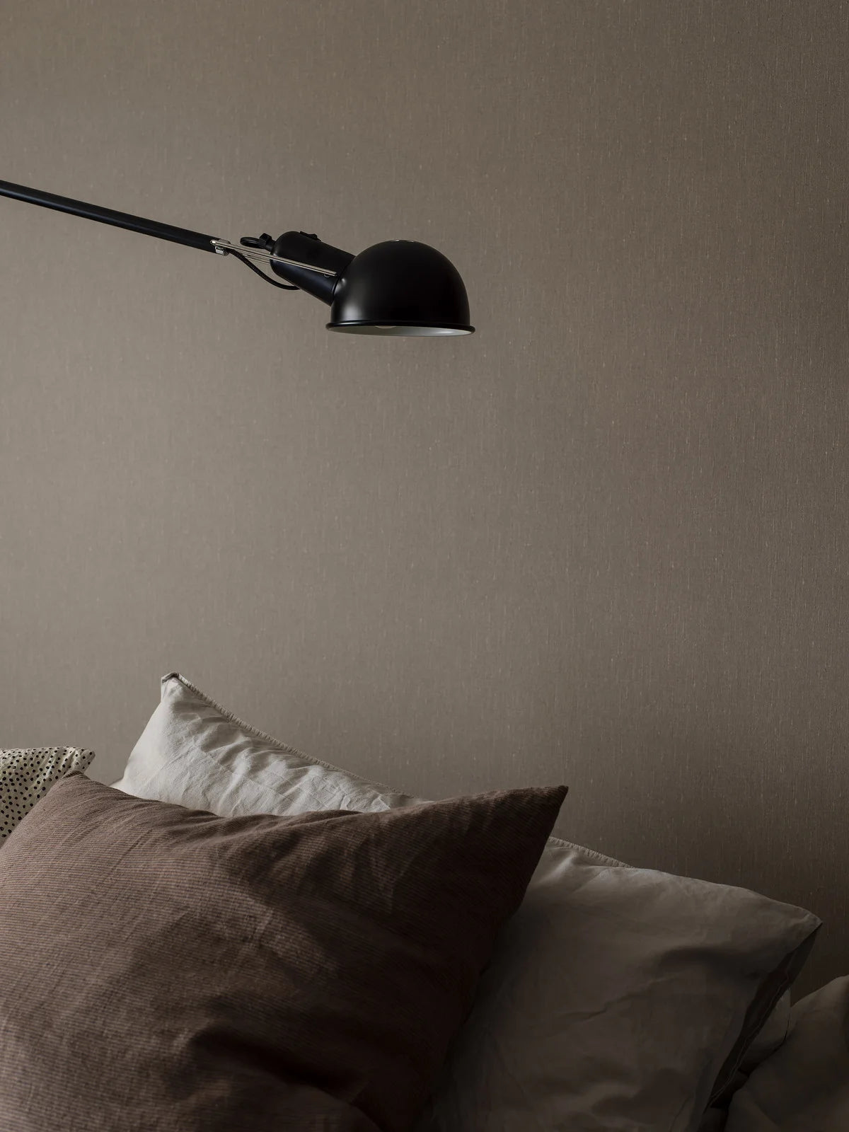 Strukturierte Tapete, die Leinen imitiert - VINTAGE HOLZ, warmes Braun