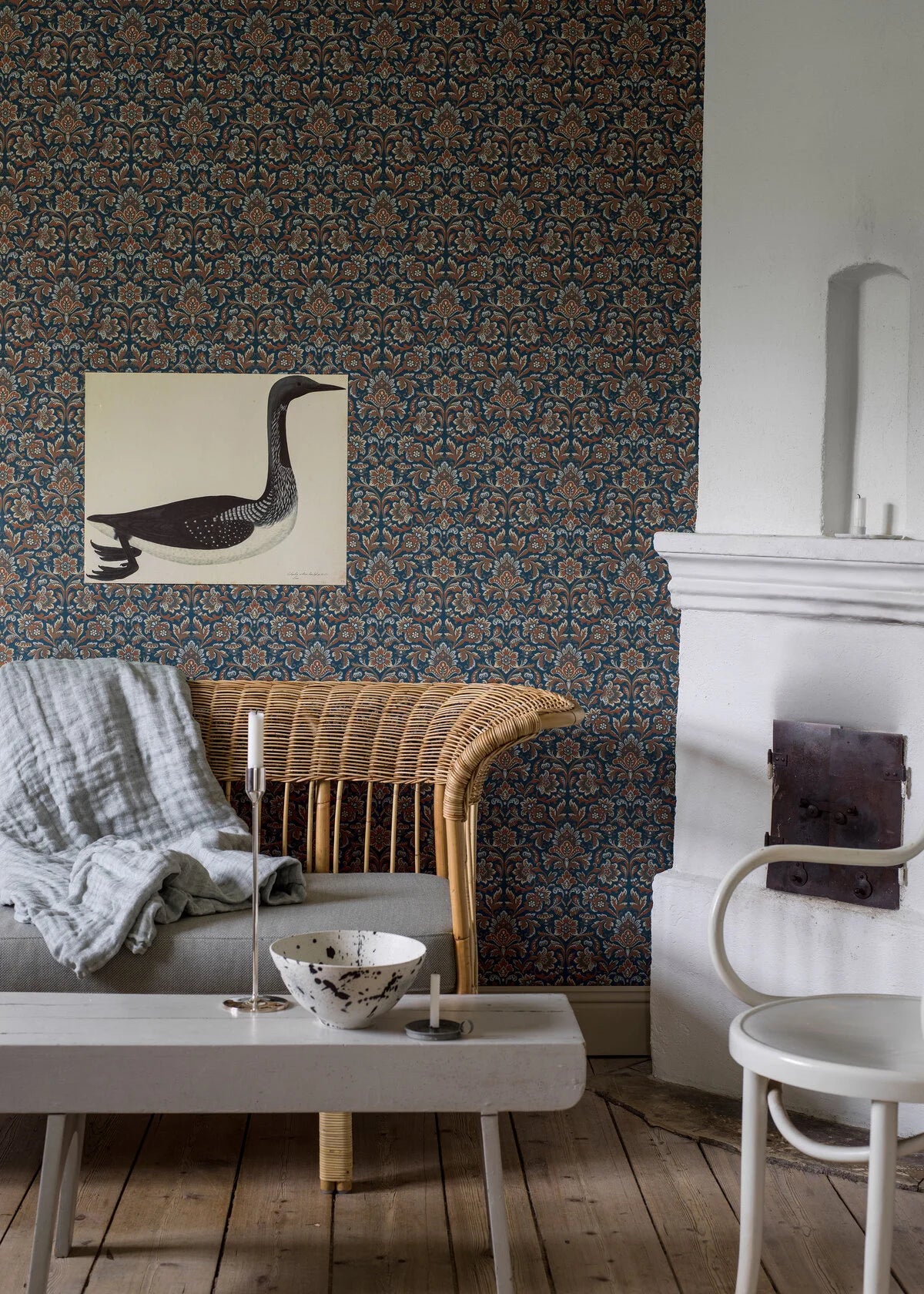 Vliesbehang van papier met plantaal patroon FOGLAVIK bruin met blauw