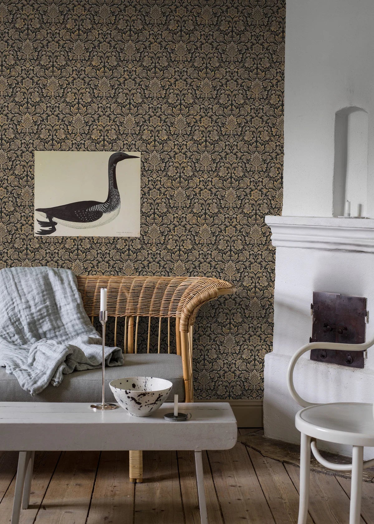 Vliesbehang van papier met plantaal patroon FOGLAVIK bruin met zwart