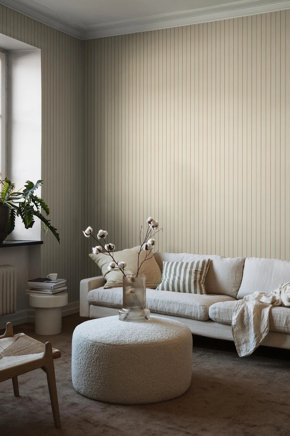 Beige gestreepte behang WOODLAND STRIPE