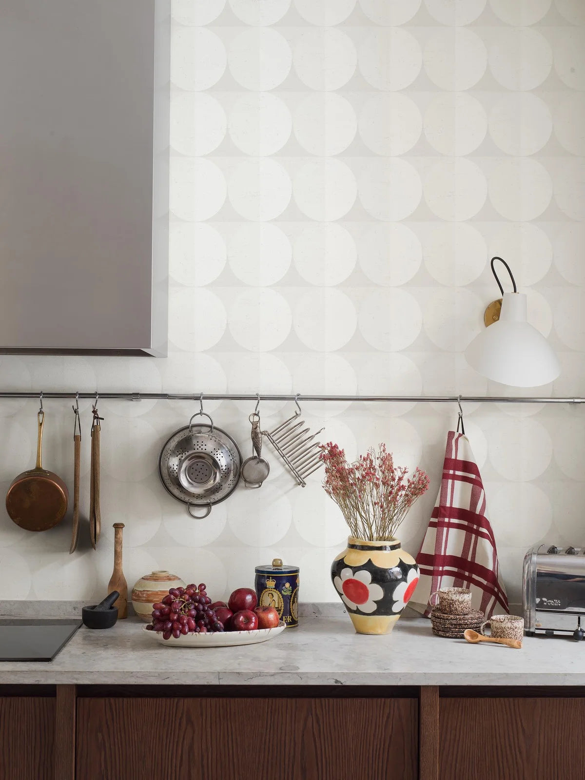 Vlies-Tapete mit geometrischem Muster SAHARA MOON in gebrochenem Weiß