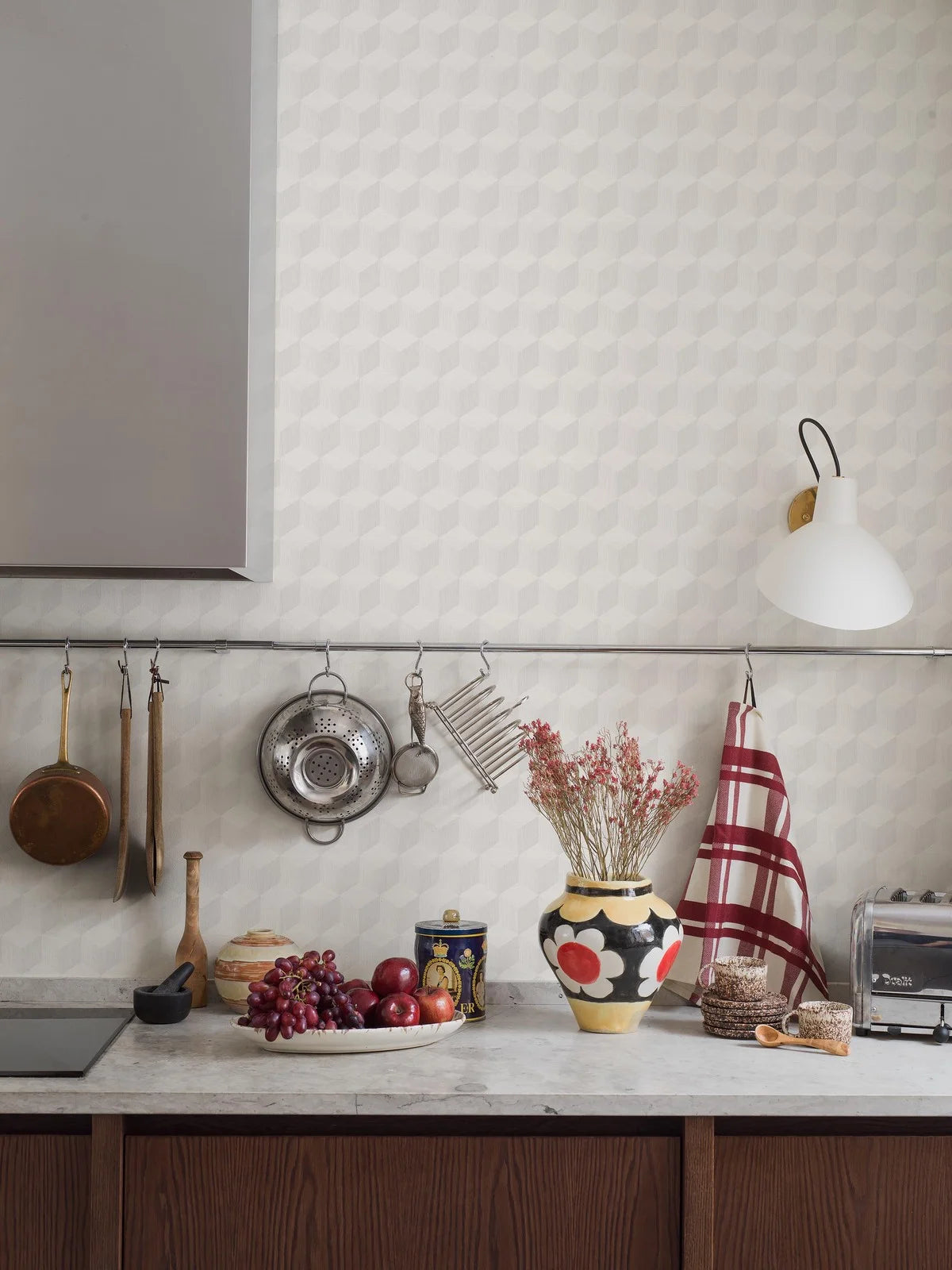 Non-woven paper wallpaper with geometric pattern CUBE in broken white