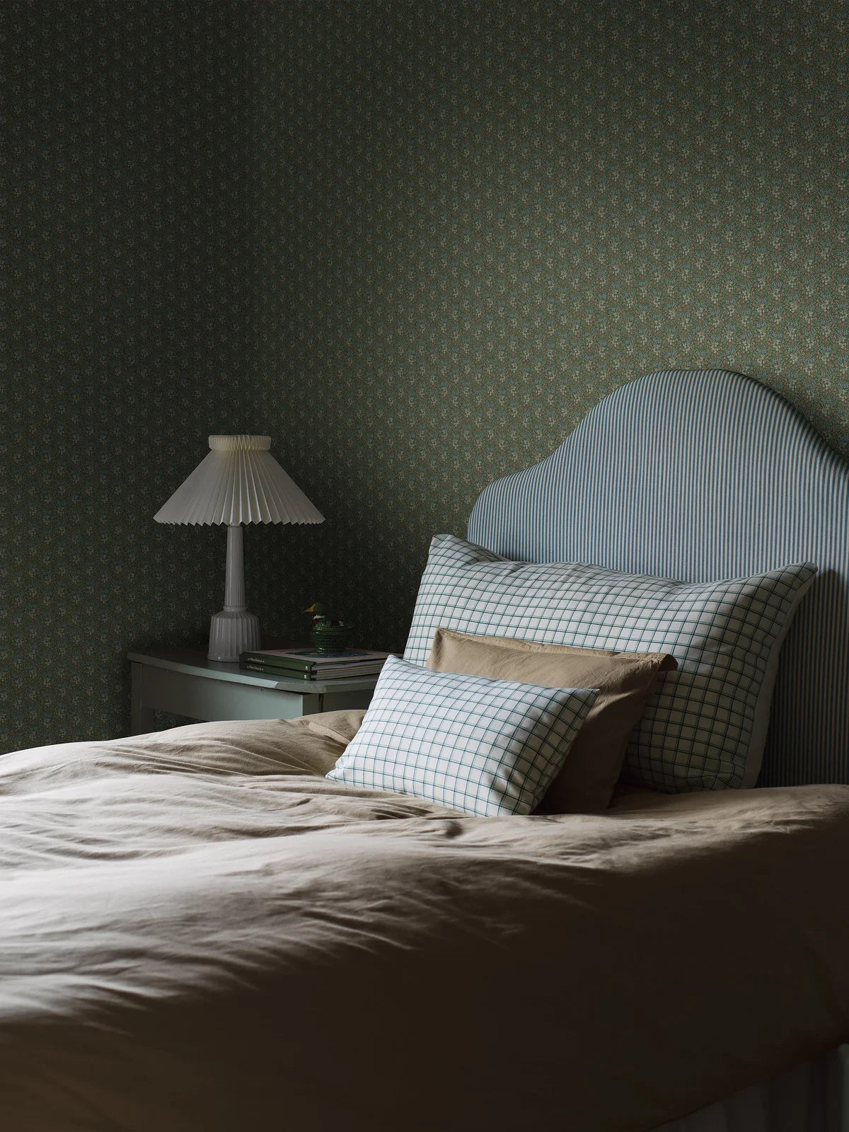 BELLA Green Floral Pattern Wallpaper
