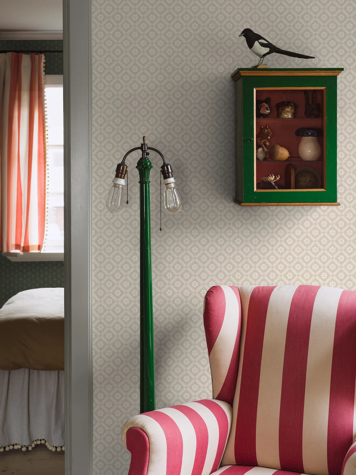 Beige geometrische patroon behang LOVE