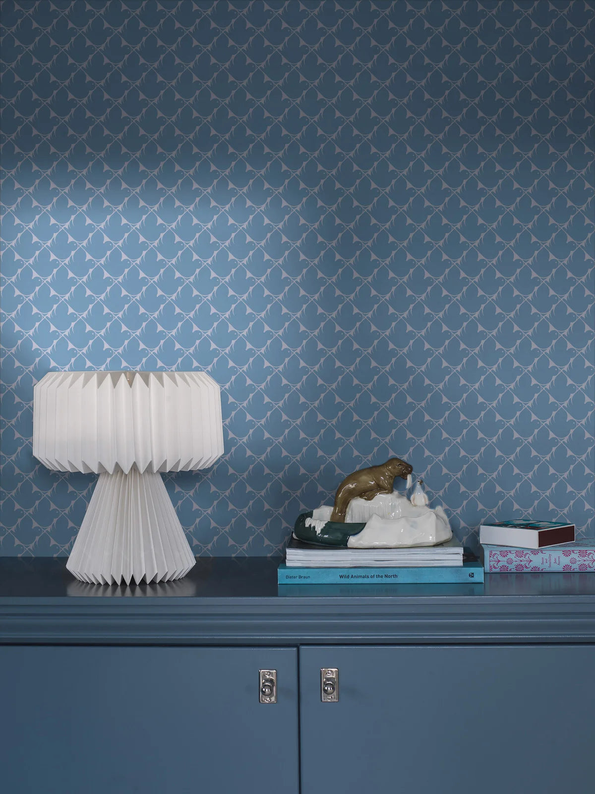 PIPPI Blue and White Geometric Pattern Wallpaper