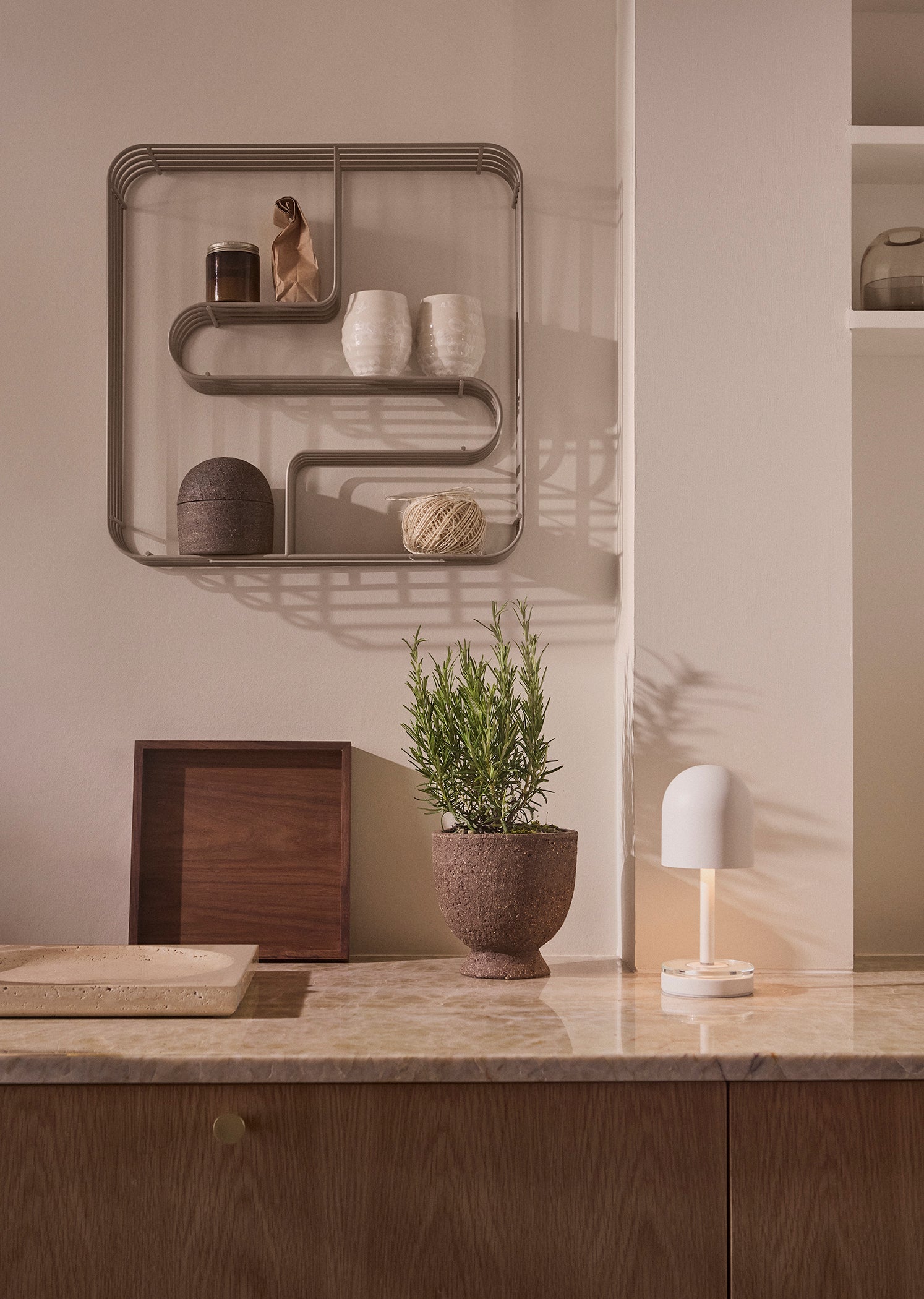 CURVA wall shelf taupe