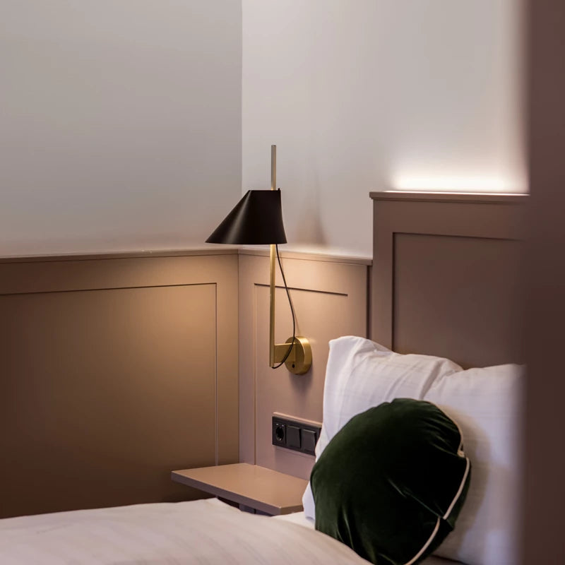 YUH Wall Lamp Black with Brass Base