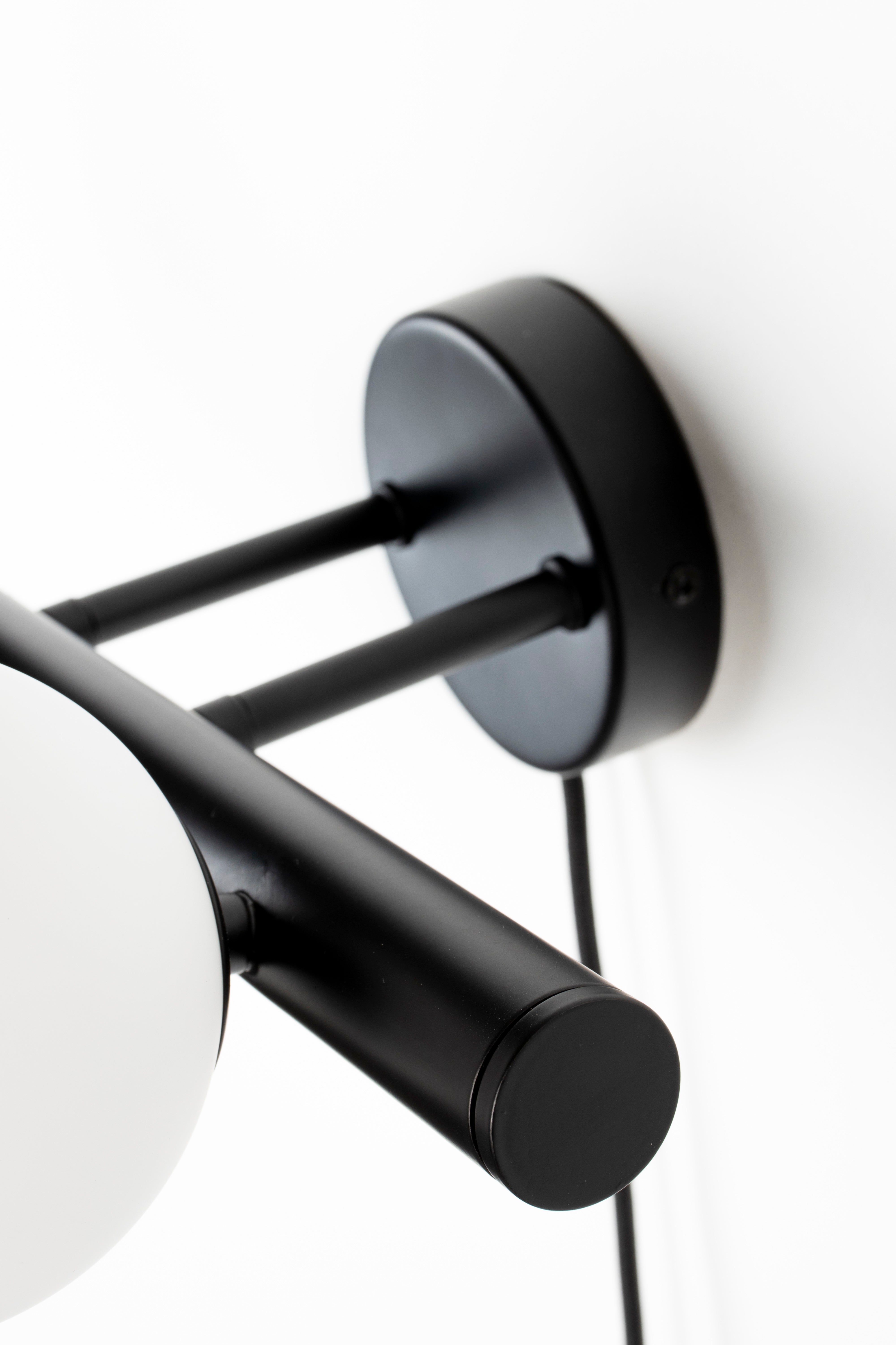 MONICA white wall lamp