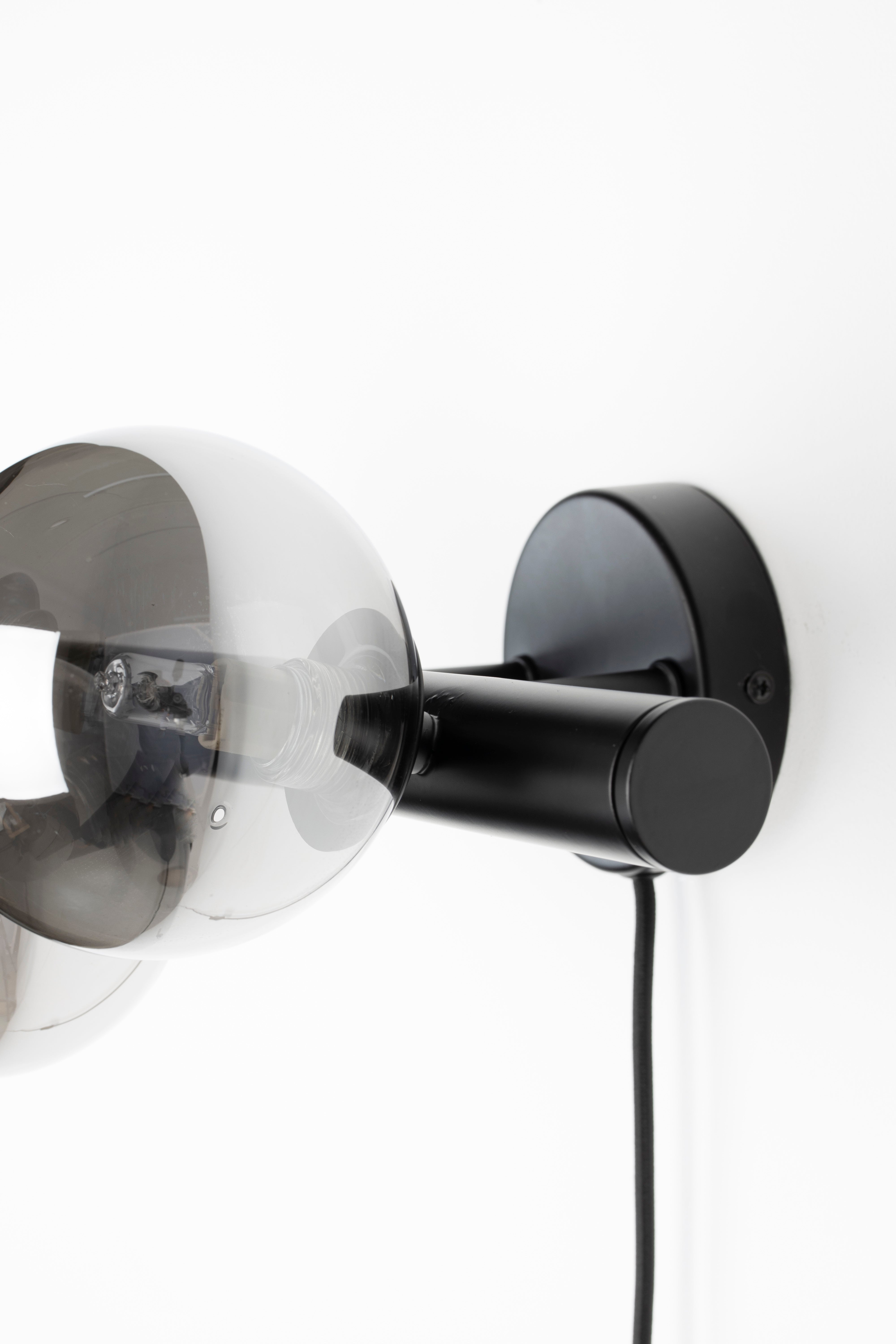 Wandleuchte mit drei Punkten MONICA rauchiges Glas