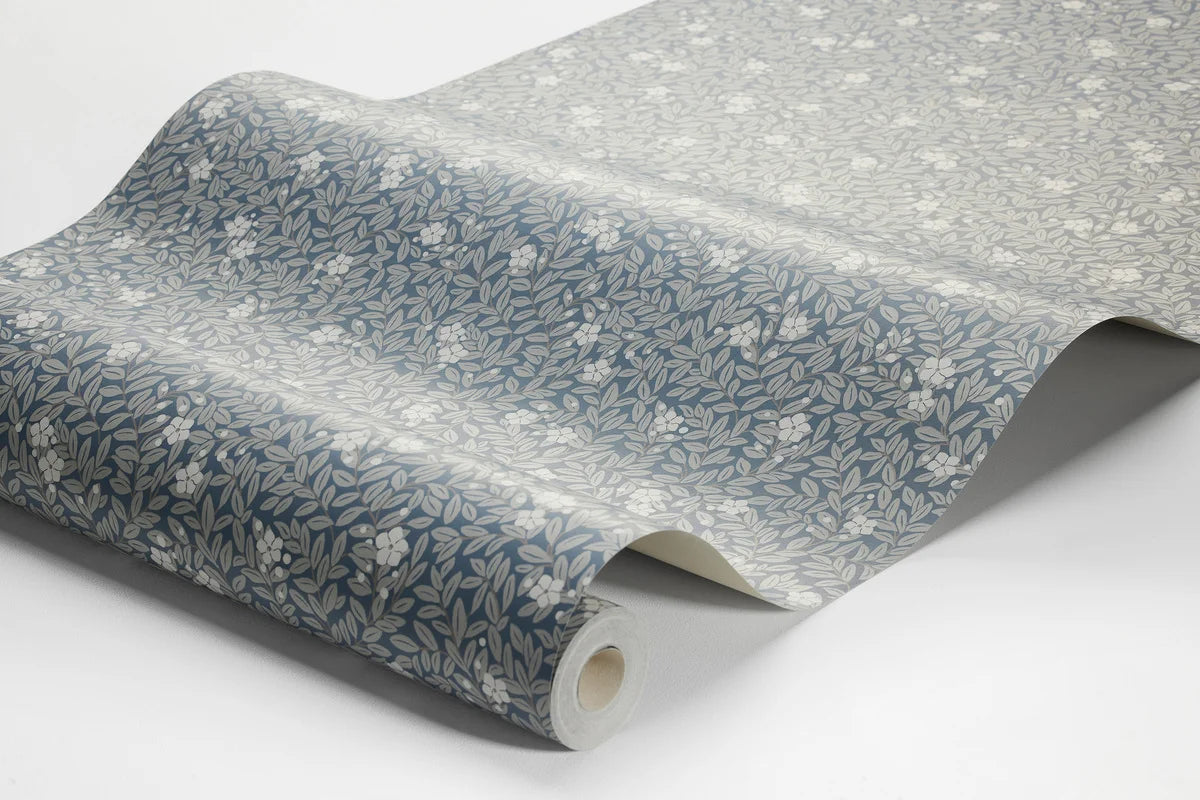 Tapete mit floralem Muster aus Blumen und Blättern MYRTEN blau mit Weiß