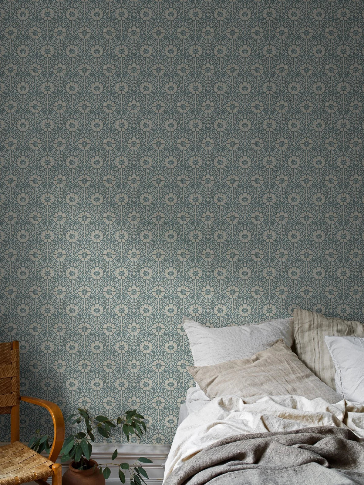 Behang met plantenmotief in bloemen NYPONROS blauw met wit