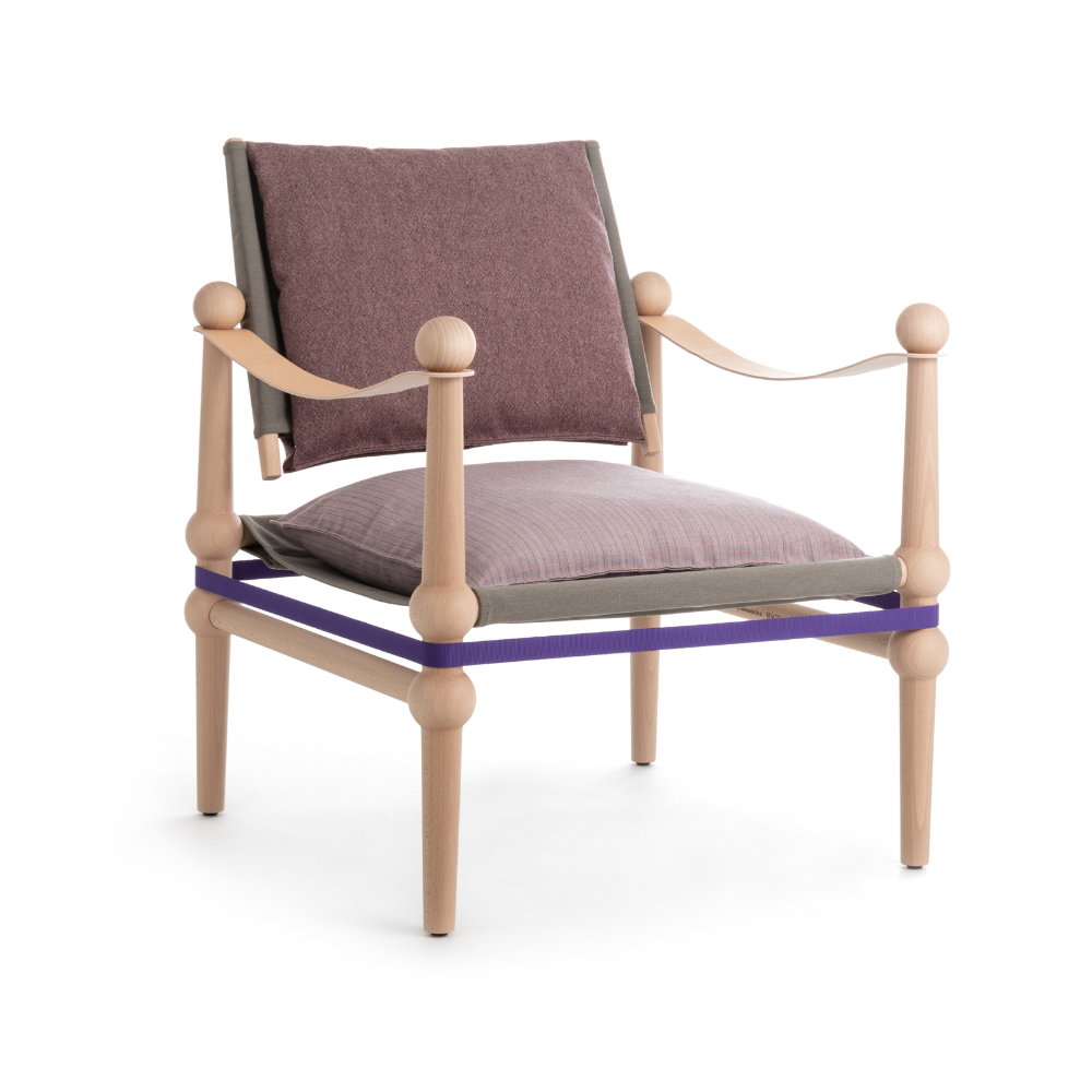 TWAIN armchair in faded pink with a light beech base