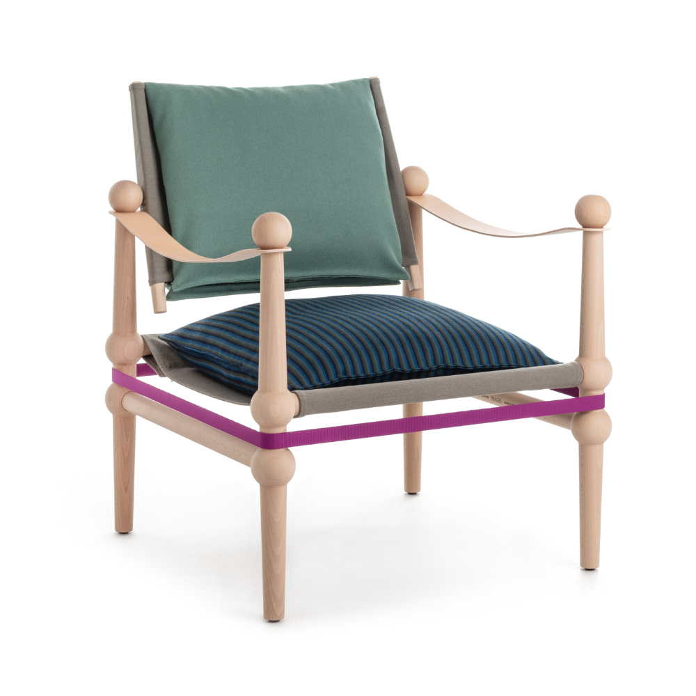 TWAIN armchair in navy green with a light beech base