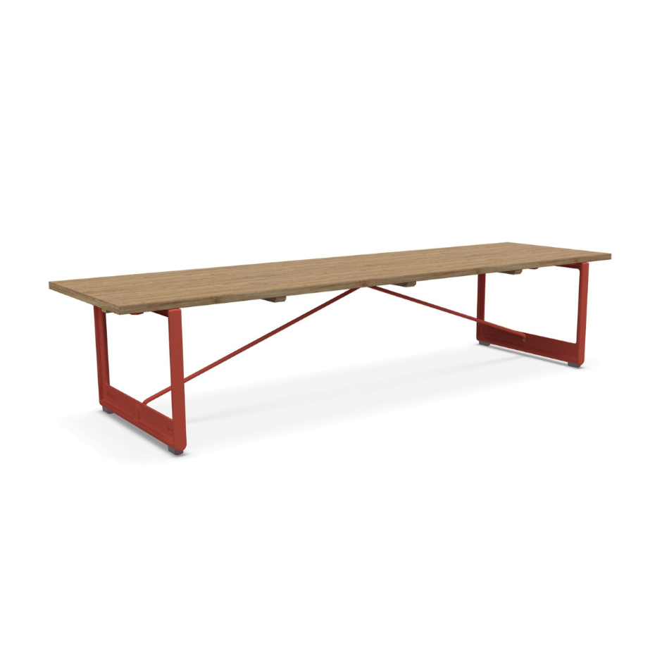 Bank BRUT van eikenhout met een rode basis