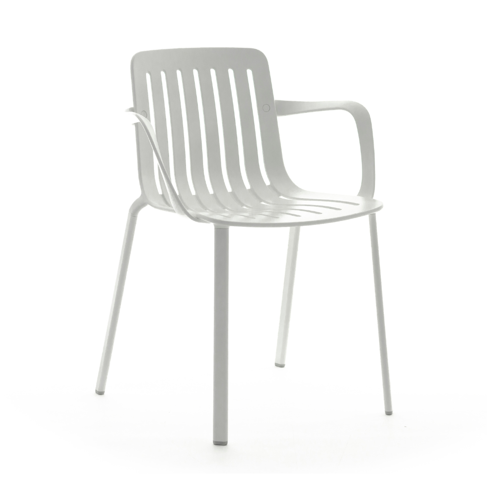 External chair with plato white armrests