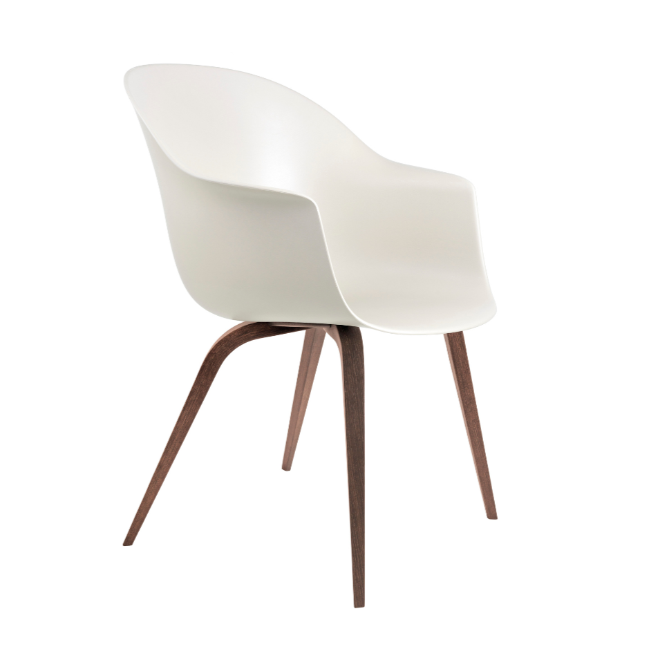 Stuhl BAT weiß mit Nussbaumfuß