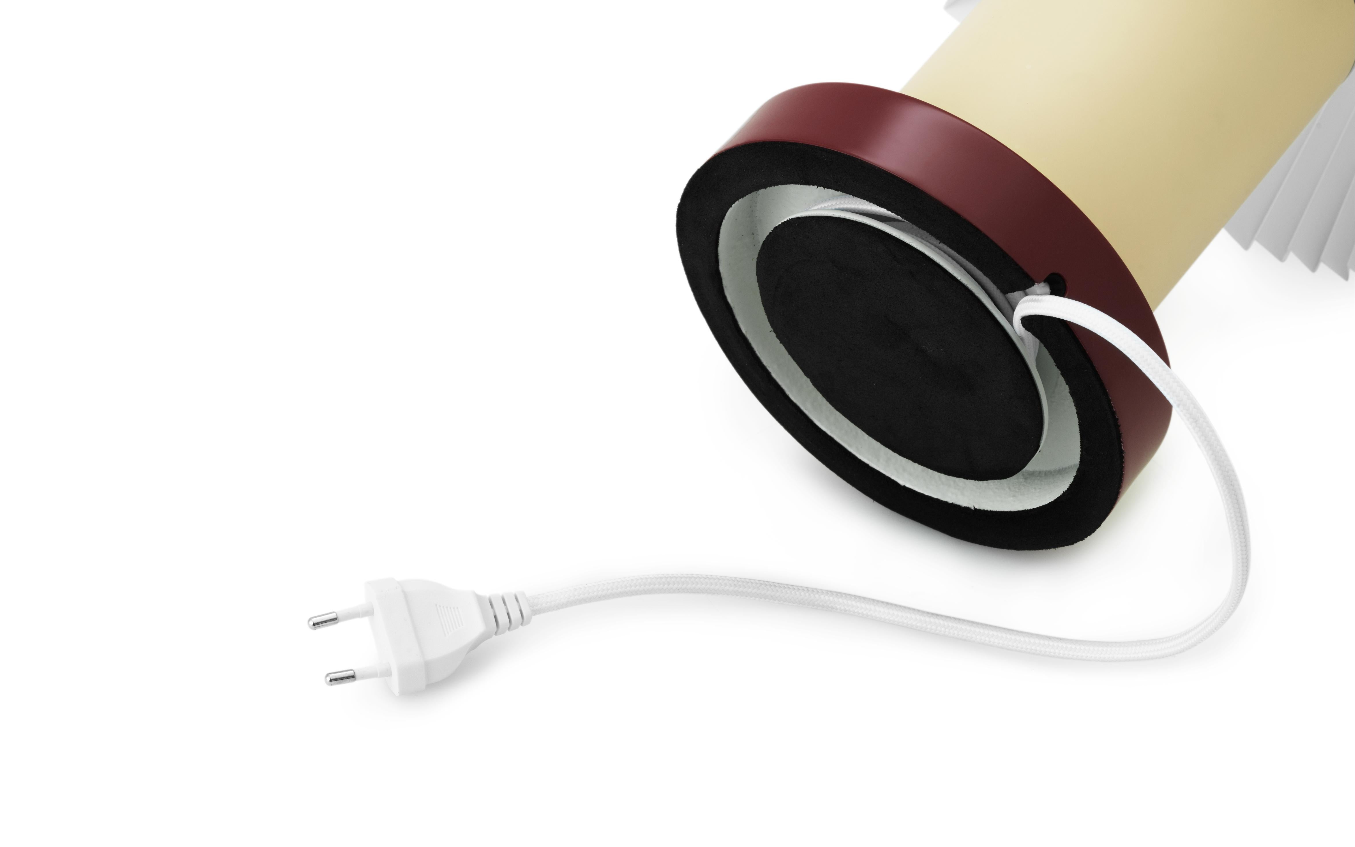 CELLU cream table lamp with a brown base