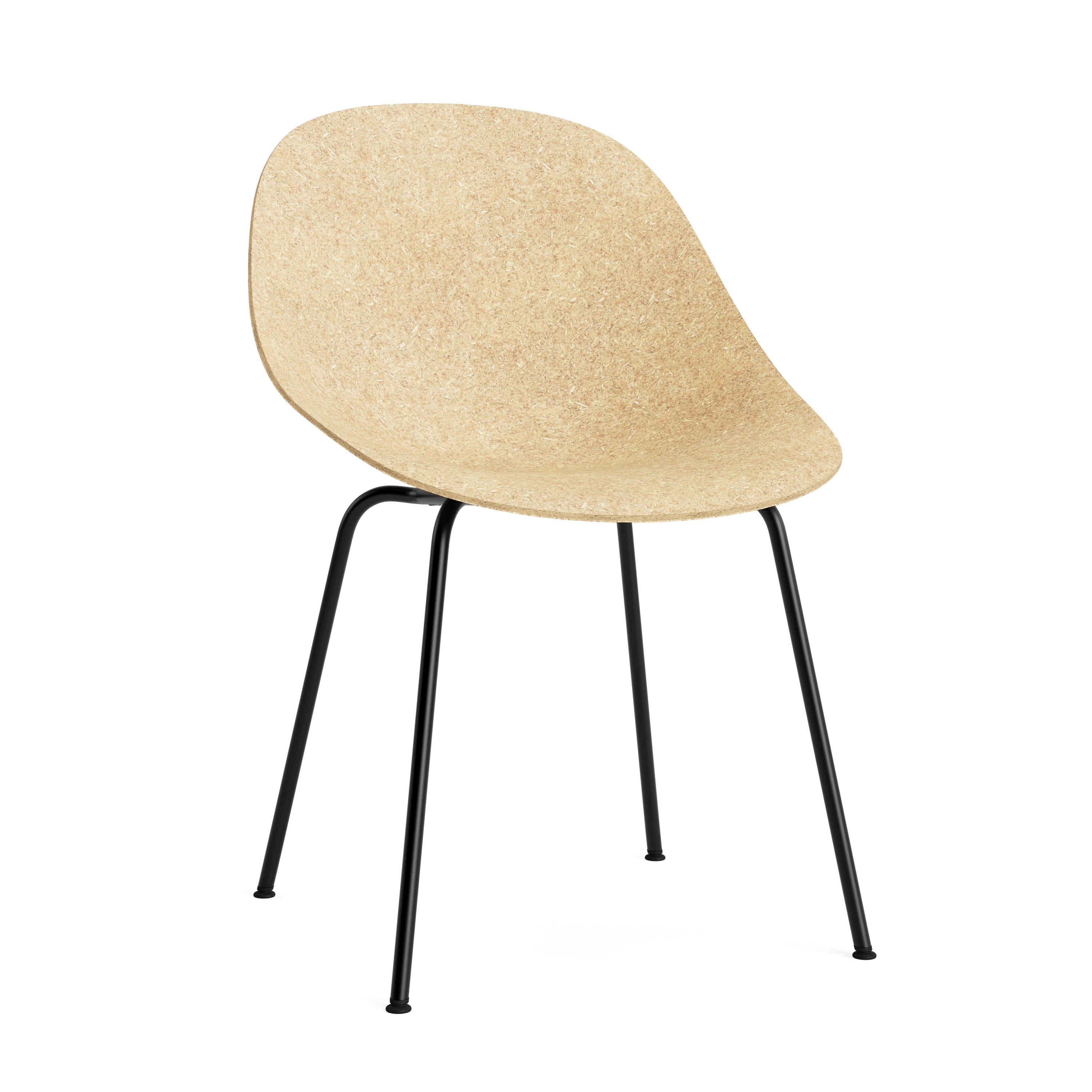 Ein beige Mattenstuhl mit einer schwarzen Basis