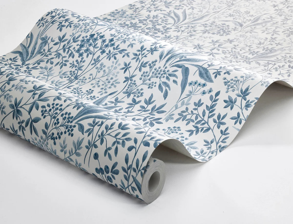 Vliesbehang met plantaal patroon NOCTURNE blauw met lichtbeige