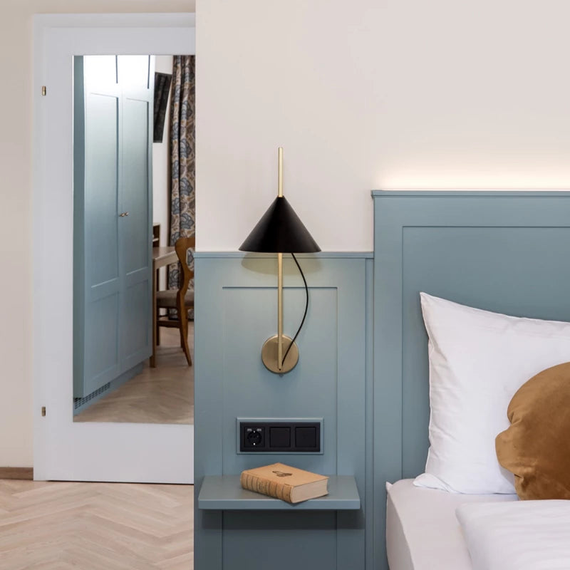 YUH Wall Lamp Black with Brass Base