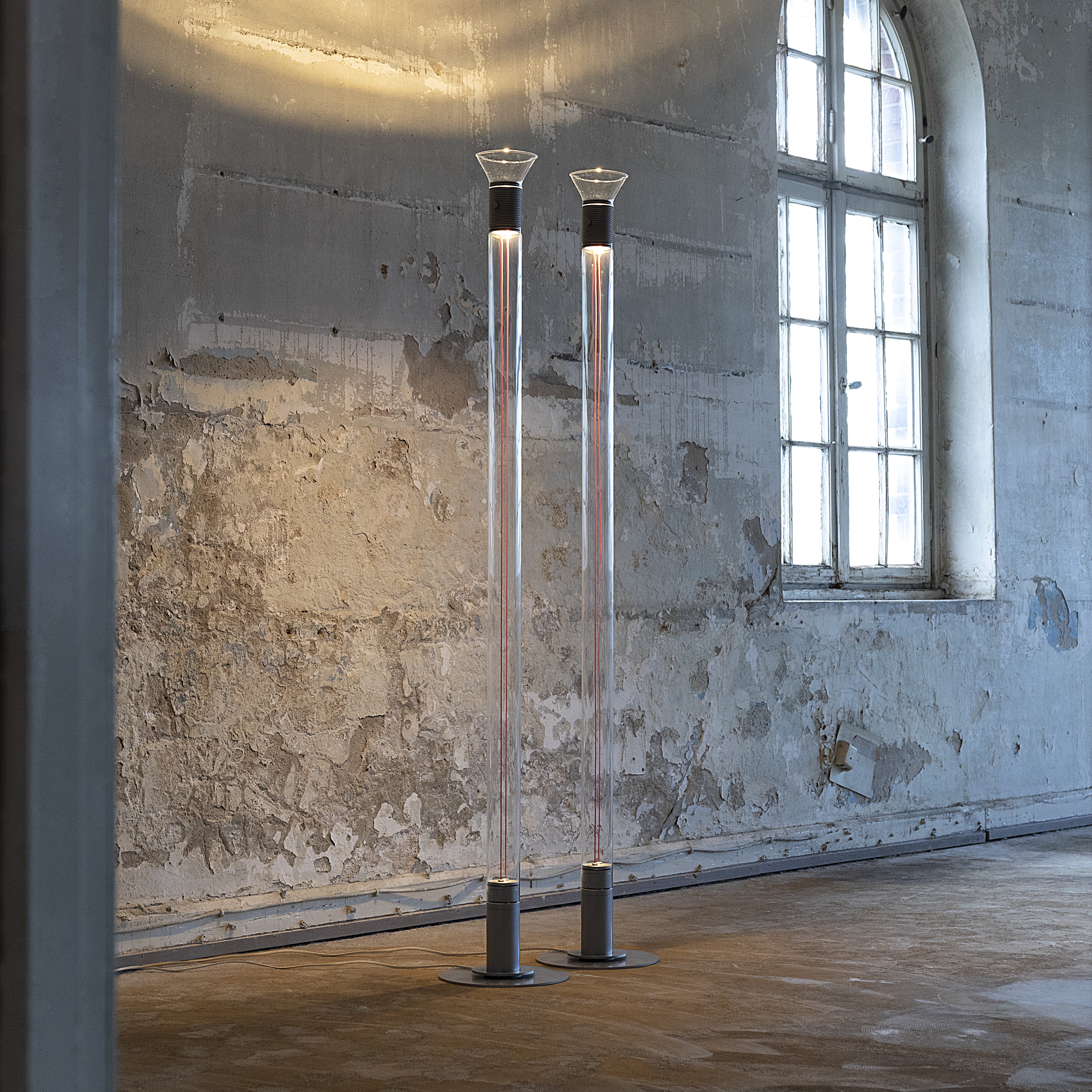 Vloerlamp DIA transparant met matte grijze elementen