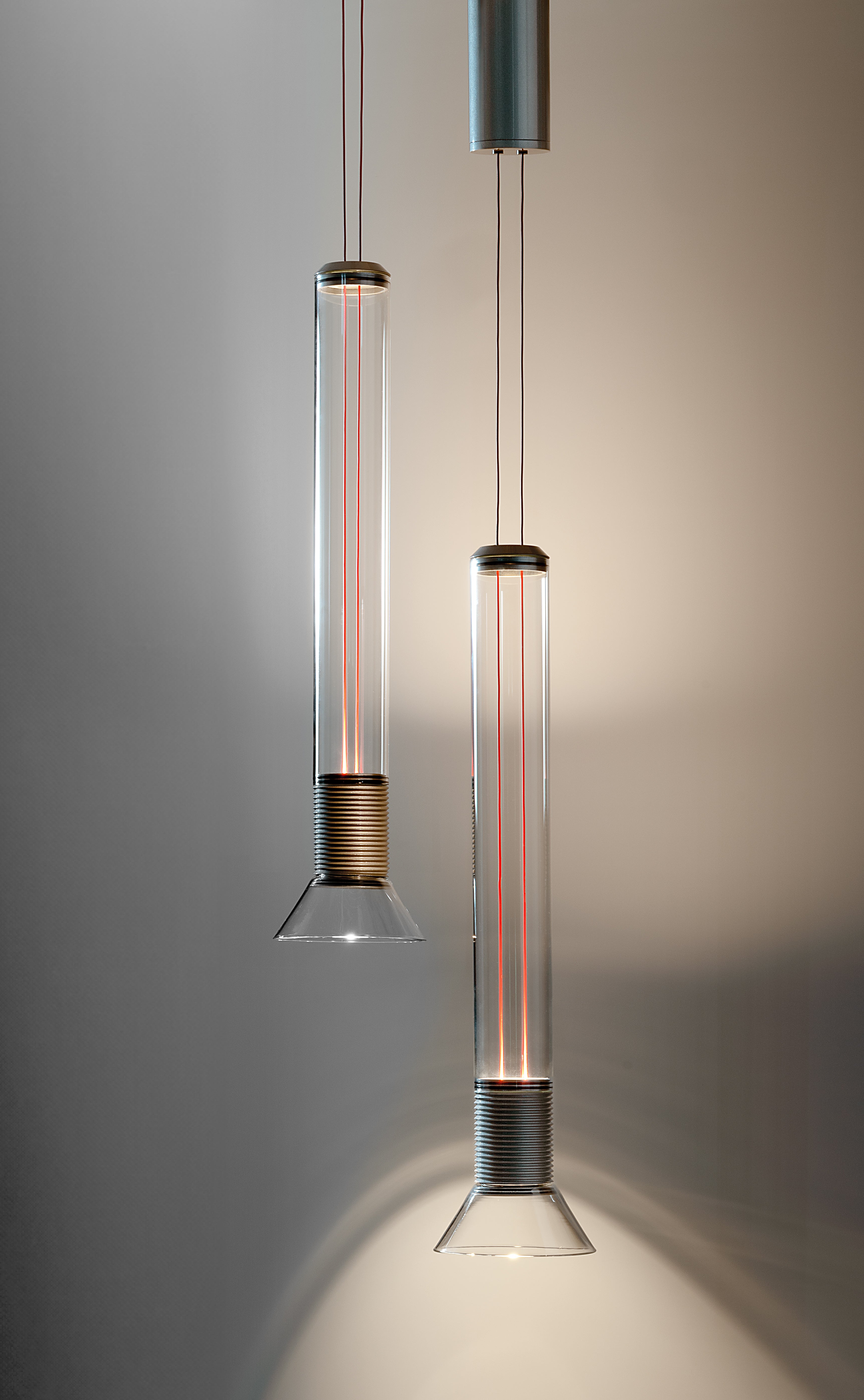 Hanglamp DIA transparant met matte grijze elementen