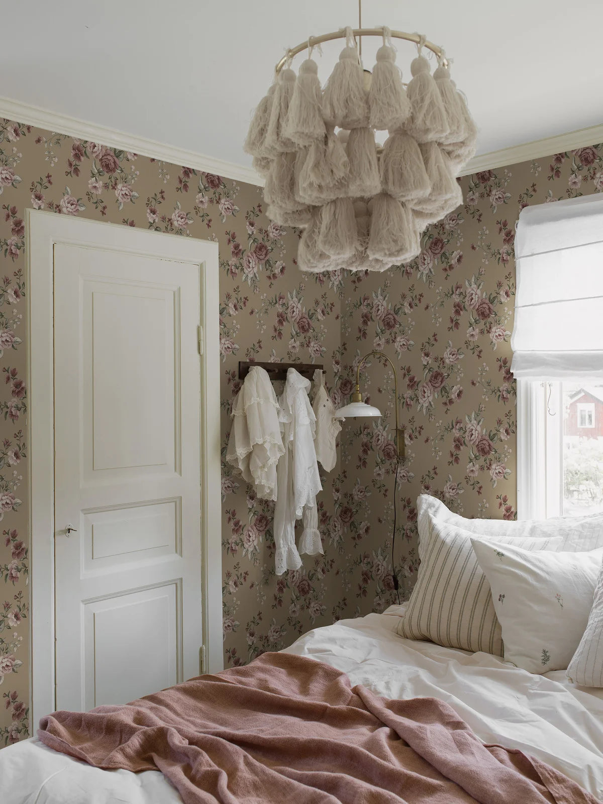 NOMI Brown Floral Plant Motif Wallpaper