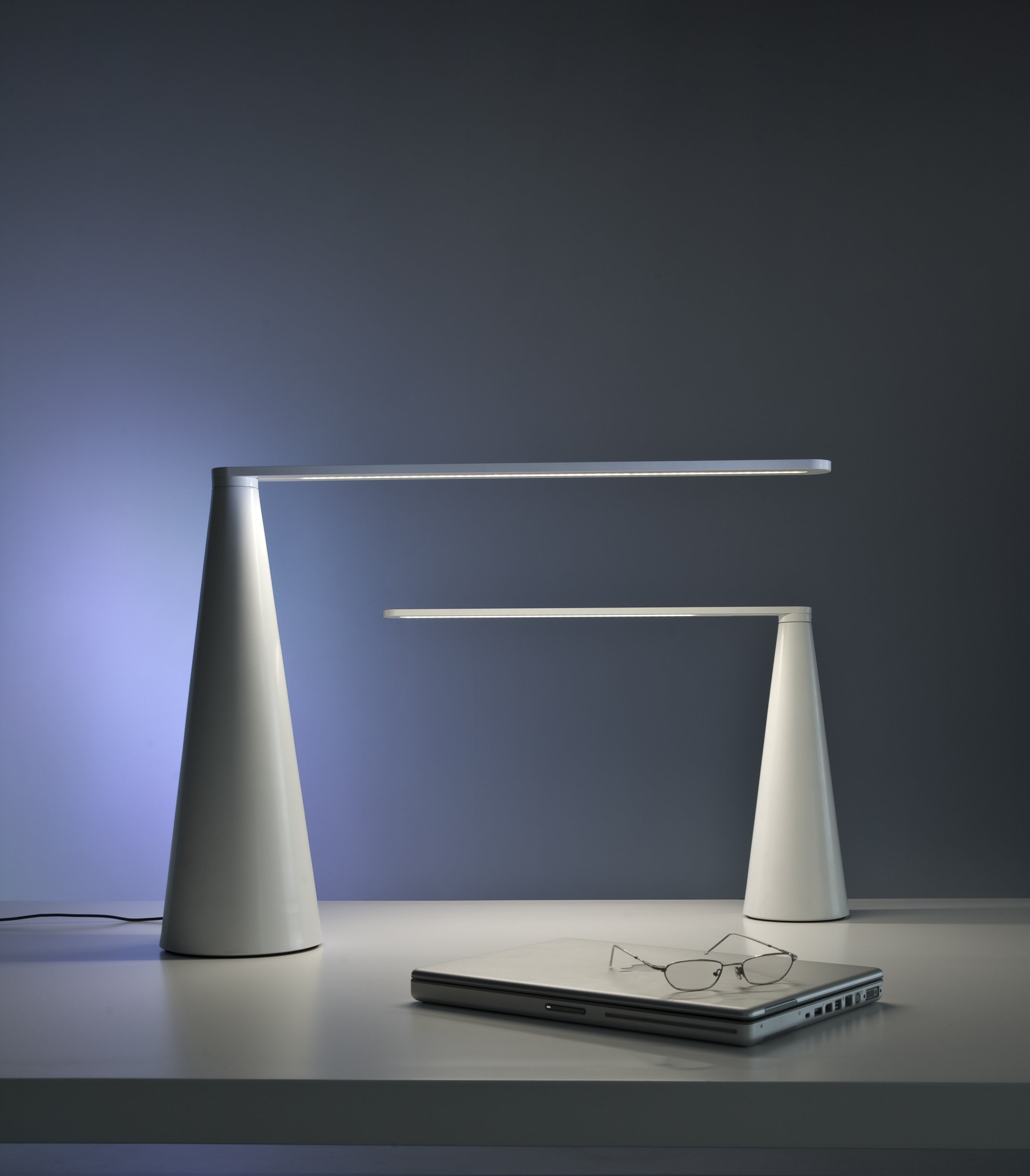 Tischlampe ELICA in glänzendem Schwarz