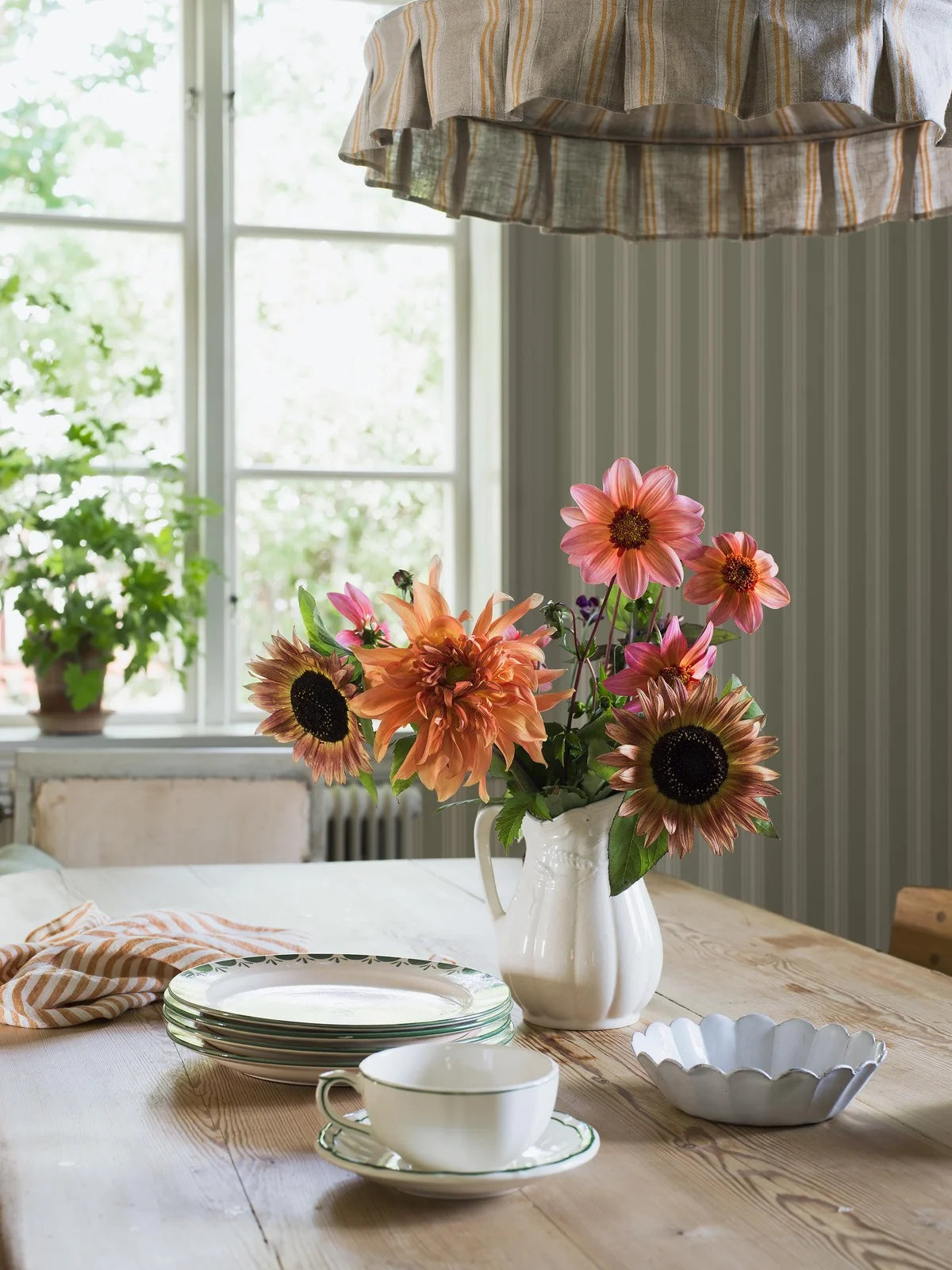 GUNNEBO Green and White Striped Wallpaper