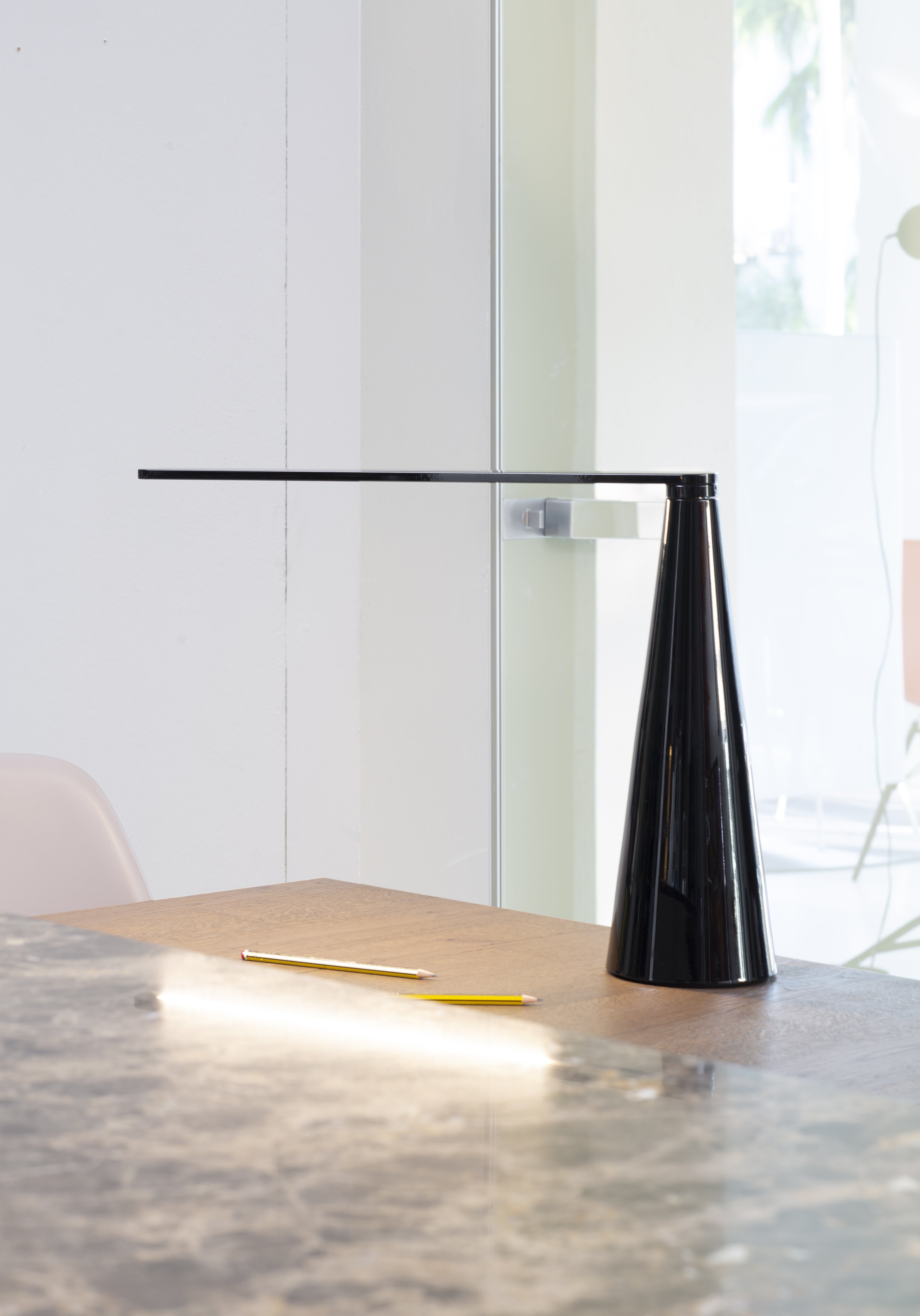 Tischlampe ELICA in glänzendem Schwarz
