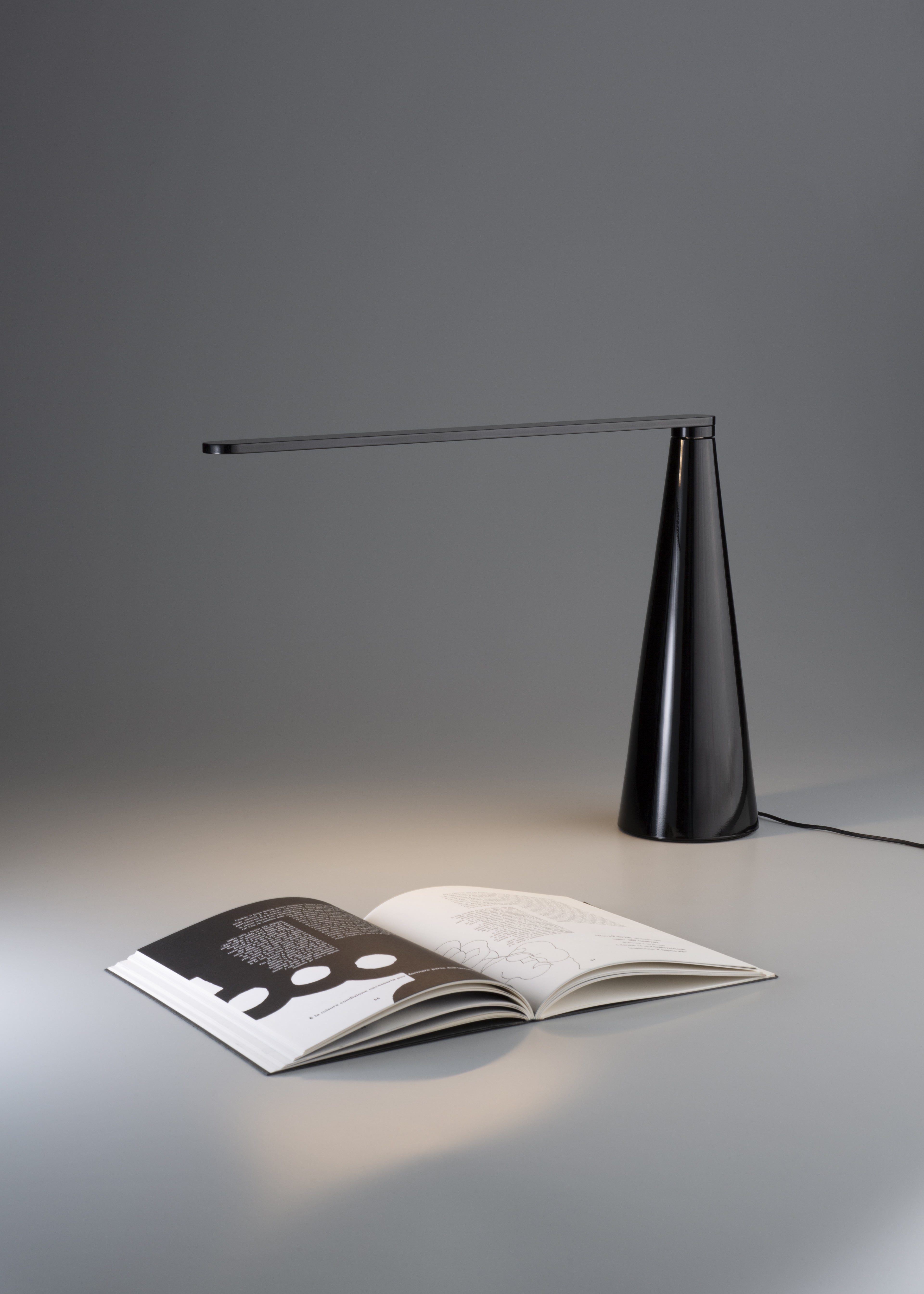 Tischlampe ELICA in glänzendem Schwarz