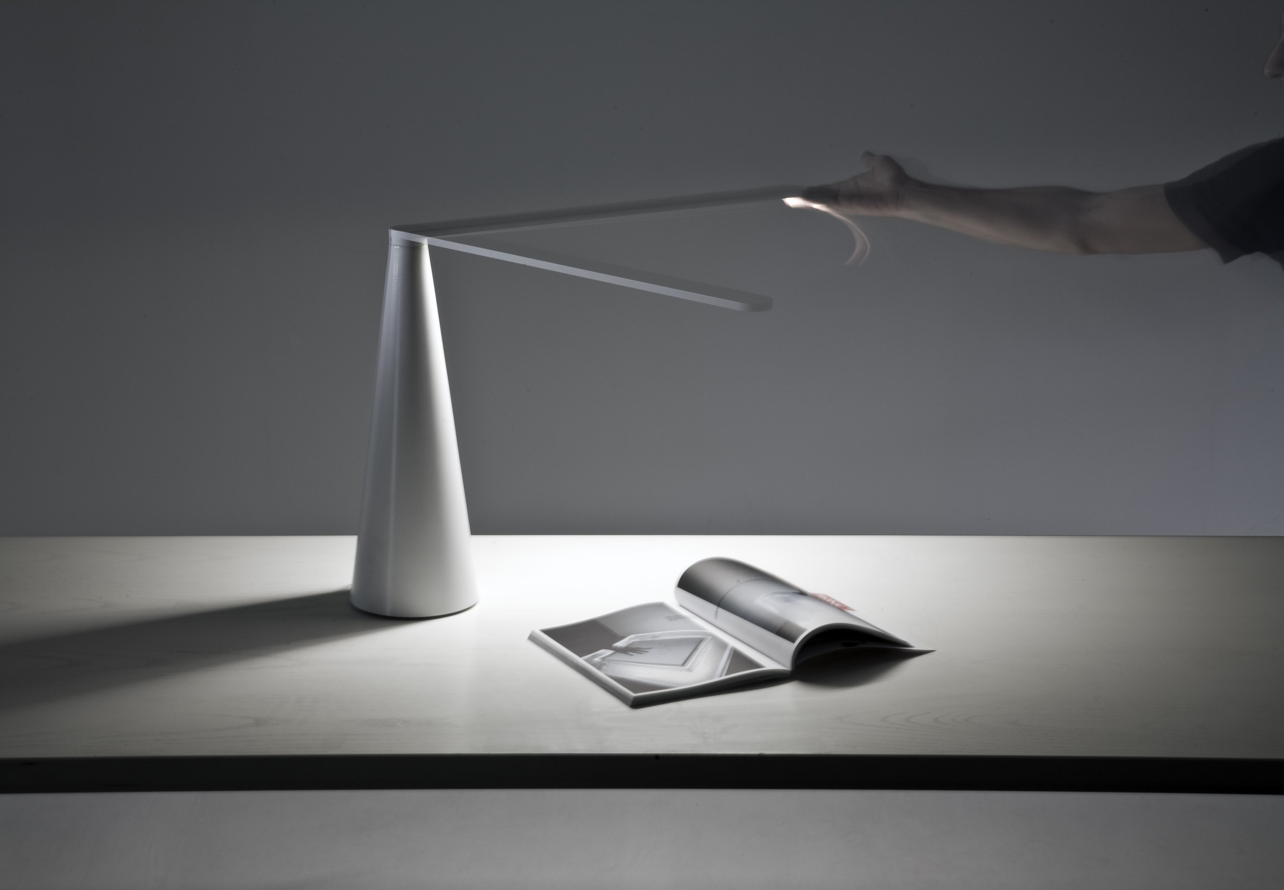 Tischlampe ELICA in glänzendem Schwarz