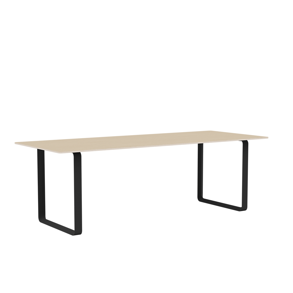 Eettafel 70/70 van eikenhout met zwarte basis