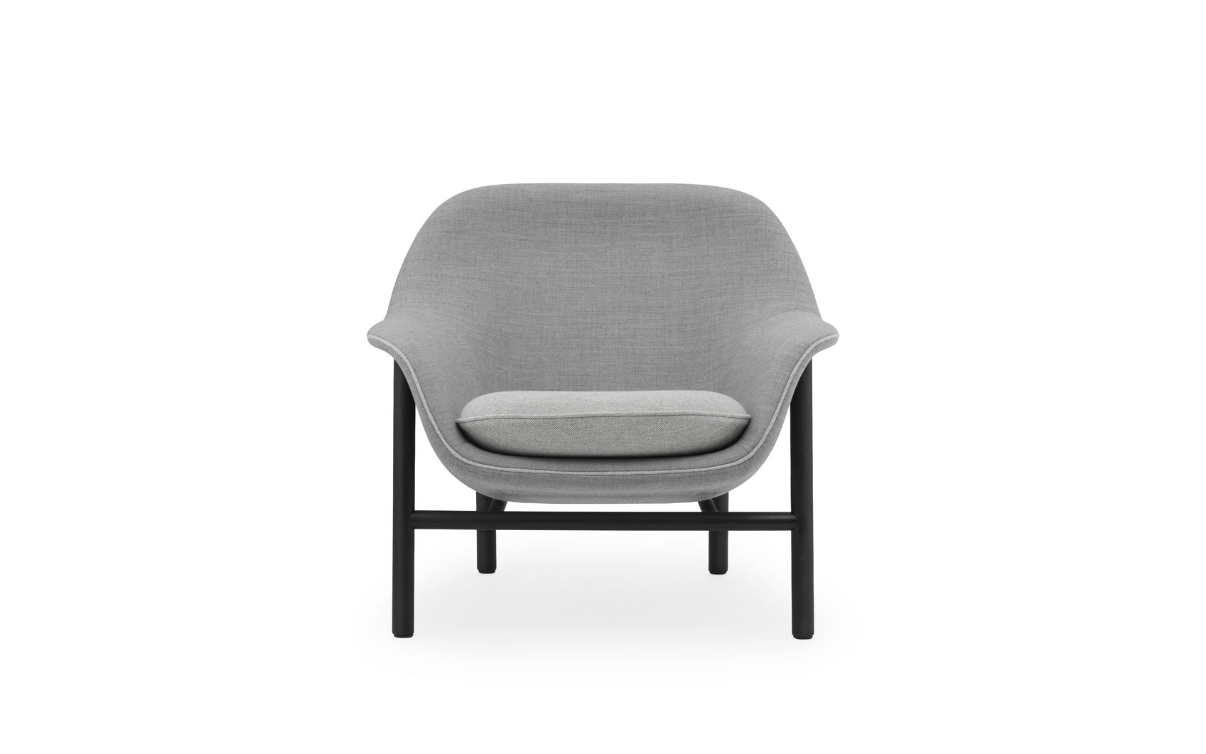 Drapieren niedriger Sessel mit einer schwarzen Eichenbasis