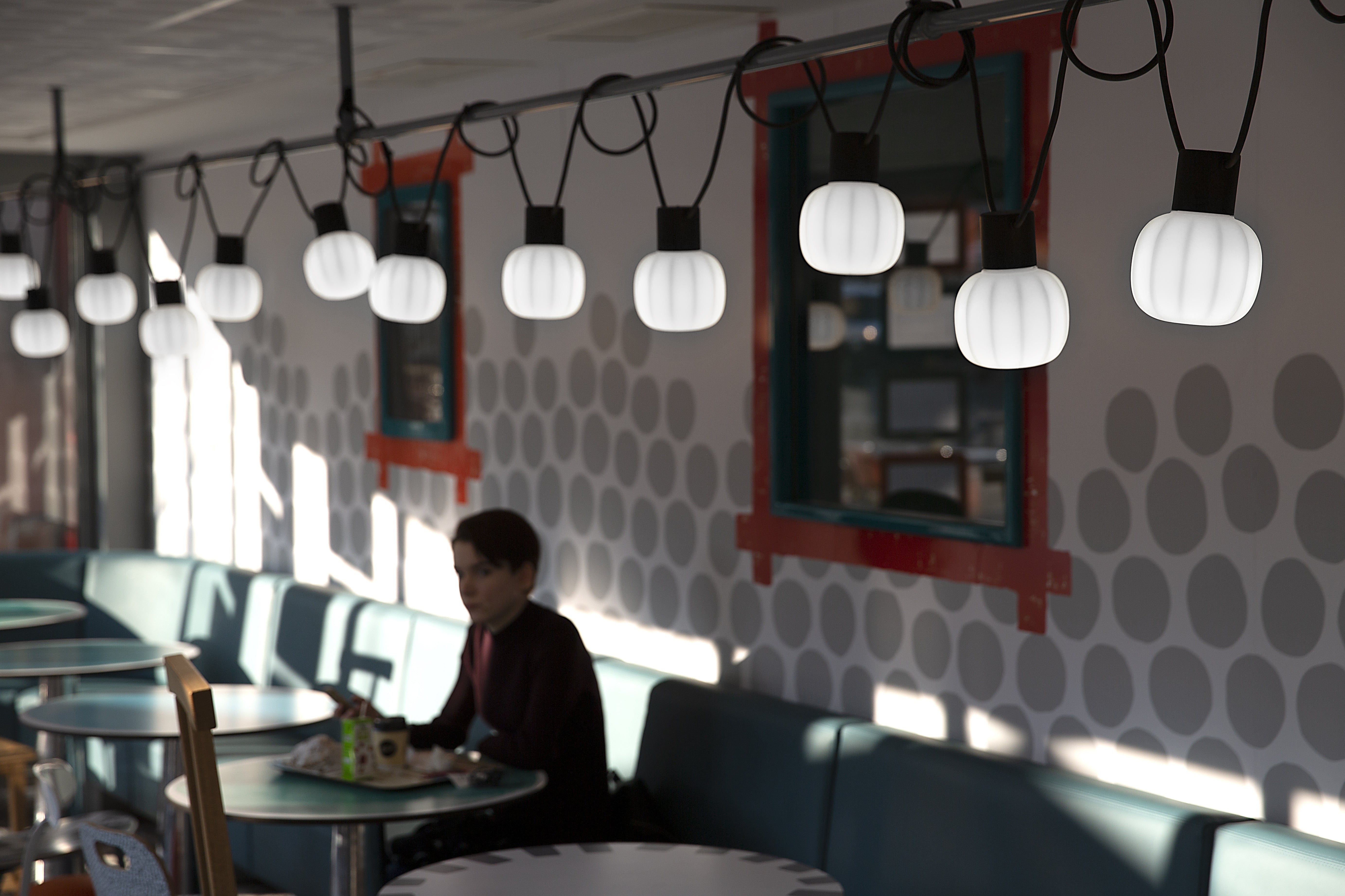 Lampa wisząca zewnętrzna KIKI biały z czarnym