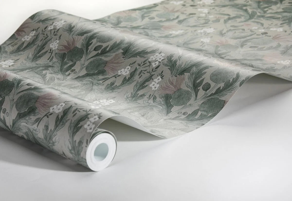 Behang met plantmotief van bladeren THISTLE gedempt groen met roze en beige
