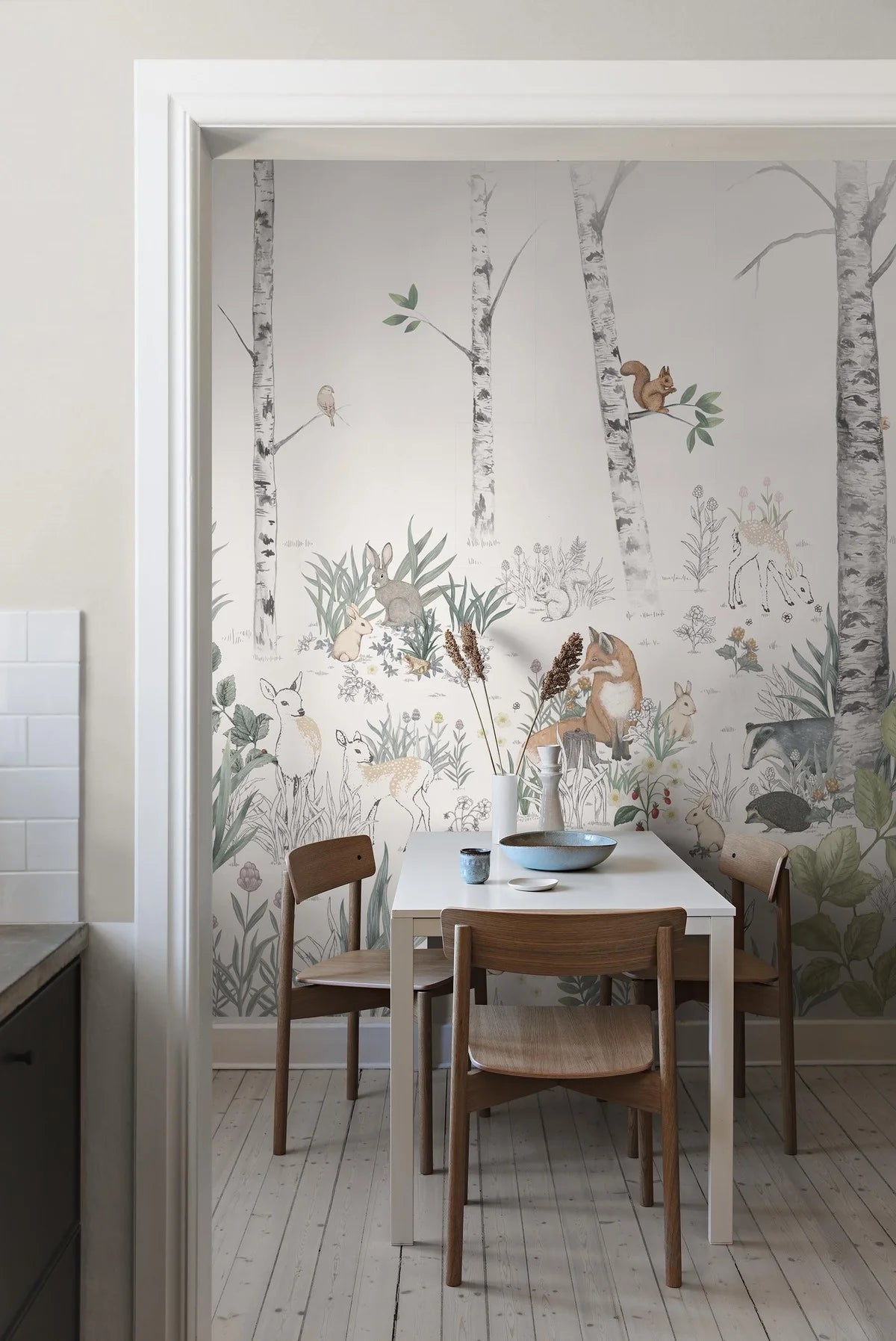 Kinderbehang met een boslandschap MAGIC FOREST warm wit