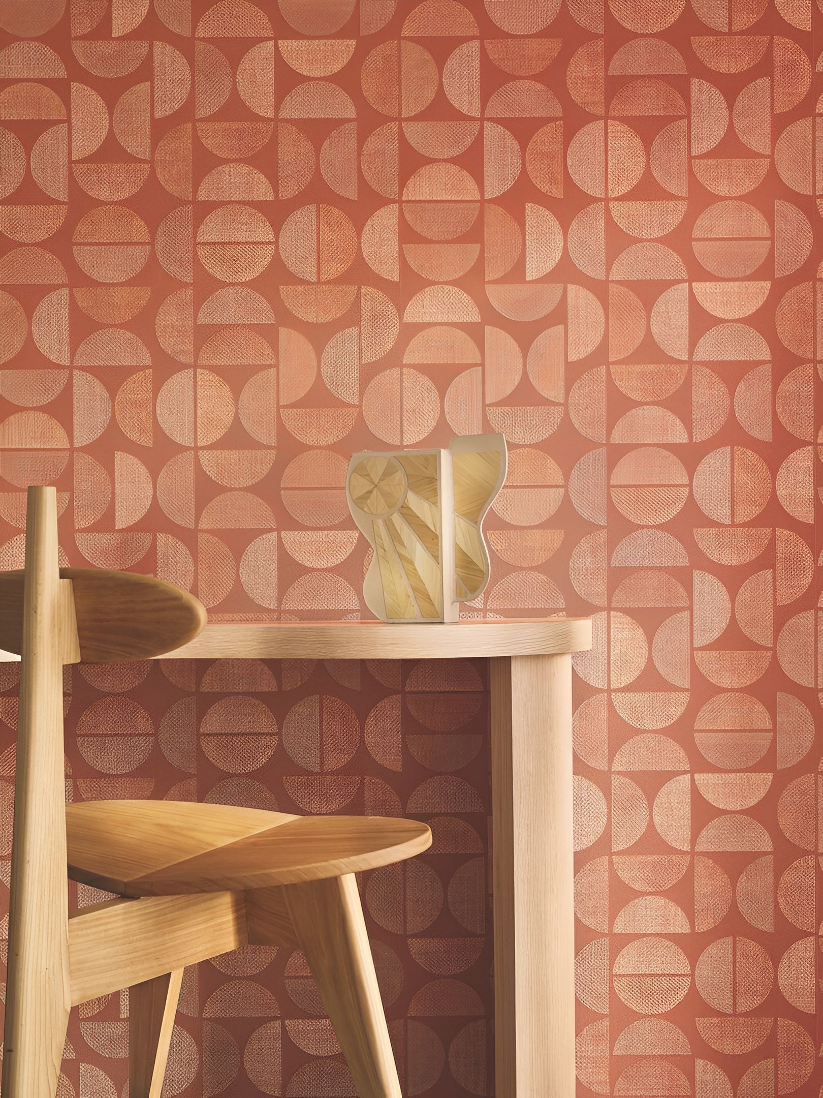 Structural wallpaper imitating raffia with a geometric pattern DUALIS - ORANGE BRÛLÉ orange