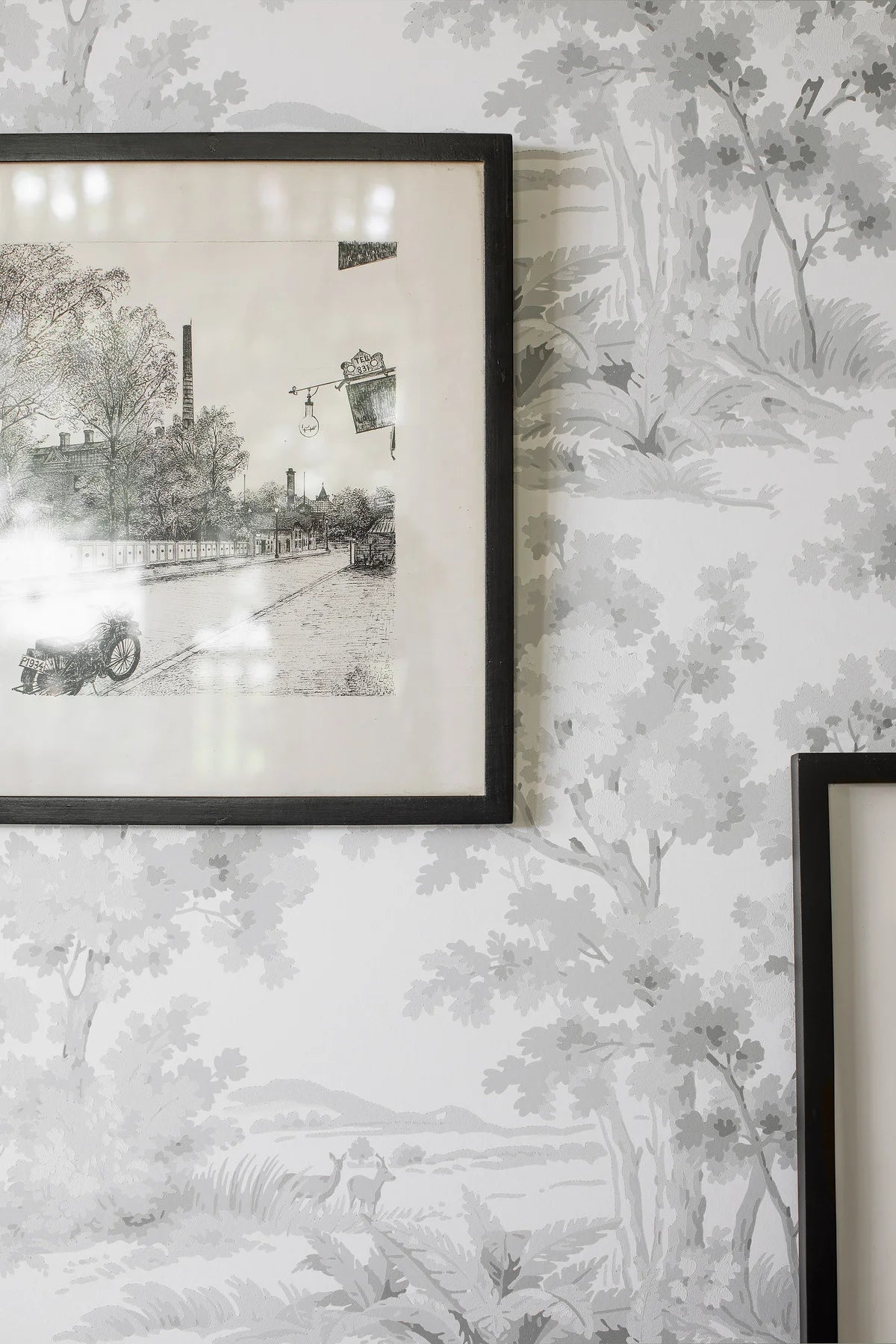 Non-woven paper wallpaper with a botanical pattern COUNTRYSIDE MORNING white with gray