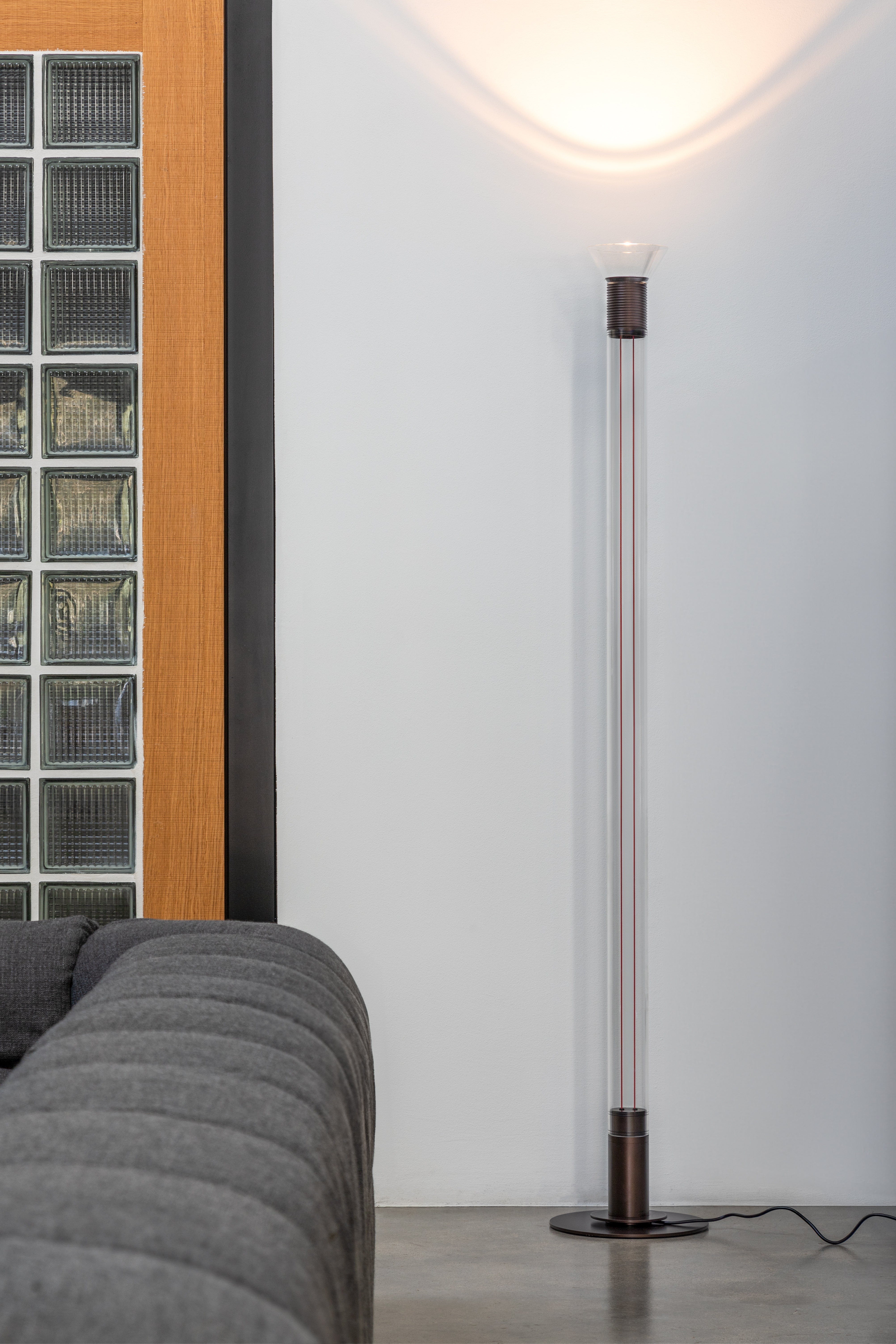 Vloerlamp DIA transparant met matte grijze elementen