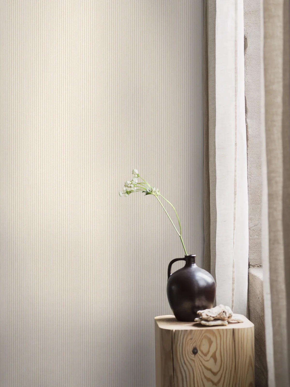 Structuurtapijt dat linnen in strepen imiteert POLKA STRIPE beige