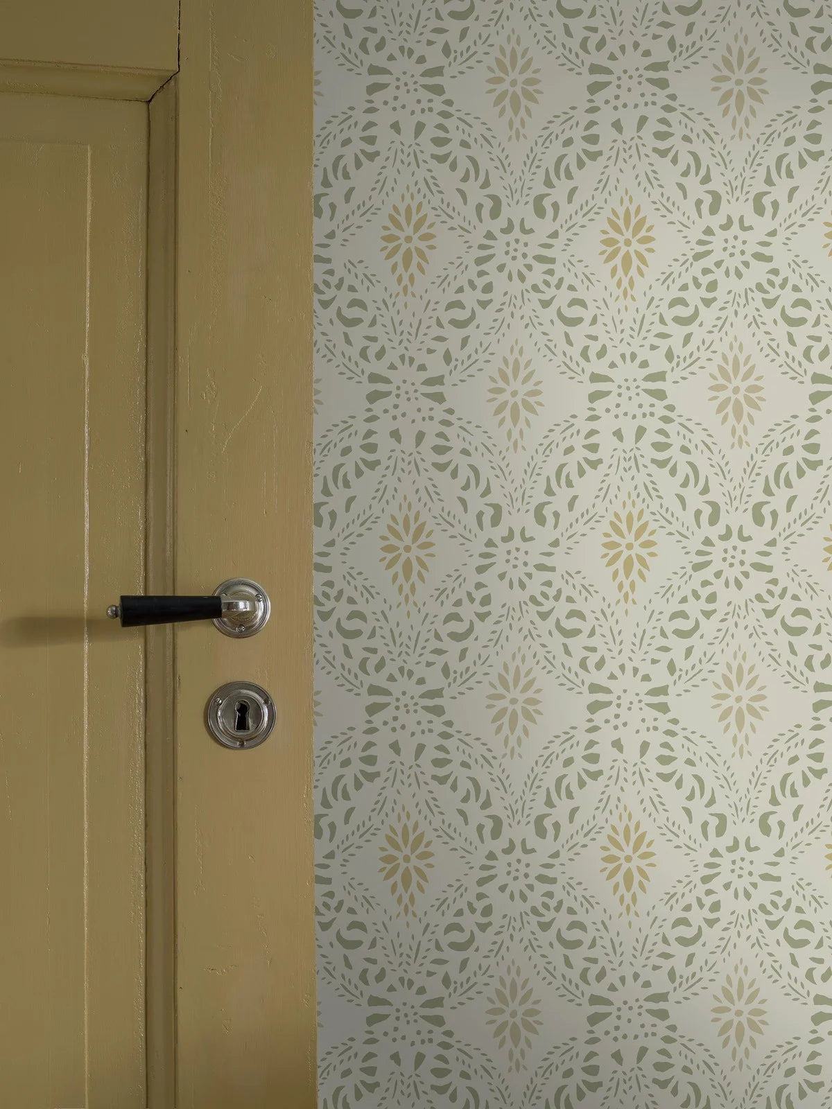 Vliesbehang van papier met geometrisch patroon KVARNHOLMEN wit met groen