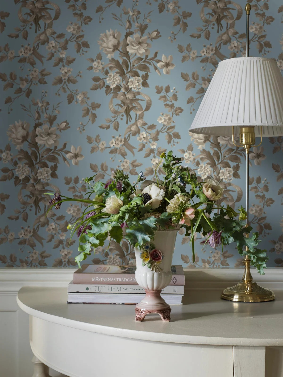 Vlies-Tapete mit pflanzlichem Muster TULLGARN blau mit grün