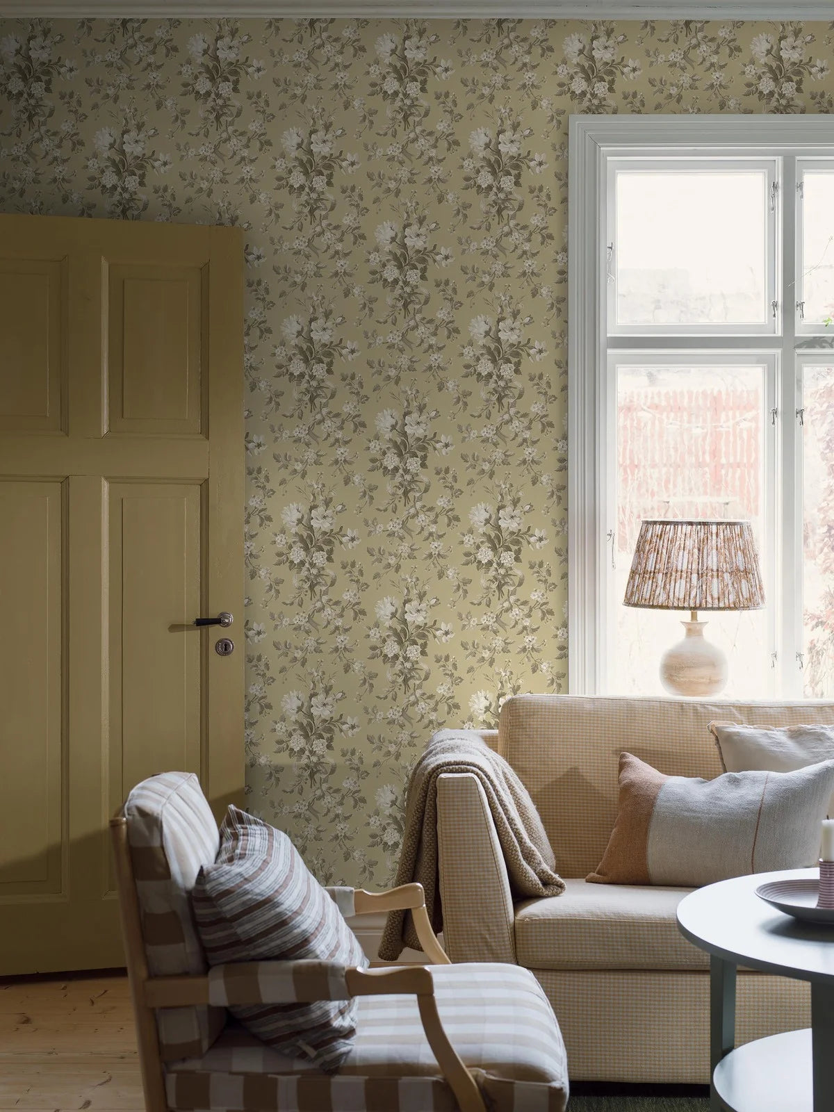 Vlies-Tapete mit pflanzlichem Muster TULLGARN beige mit grünem