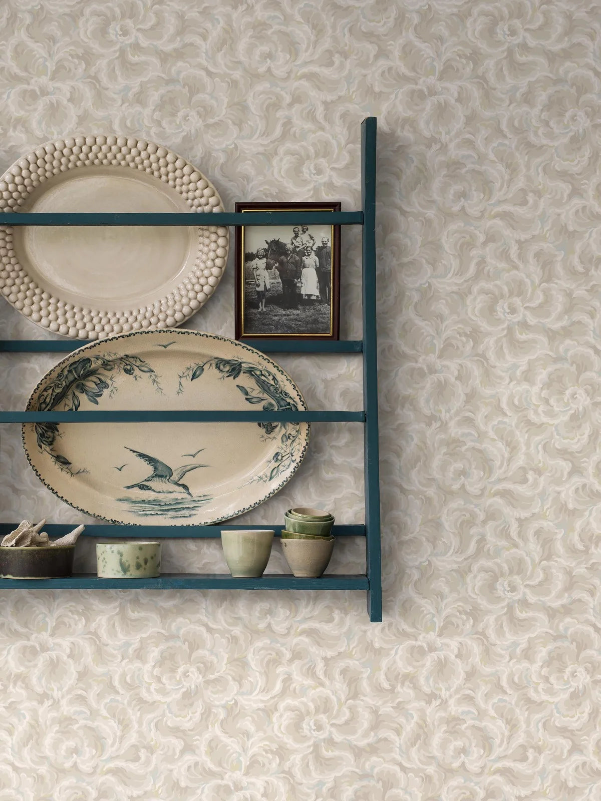 Vlies-Tapete mit pflanzlichem Muster ÄNGGÅRDEN beige